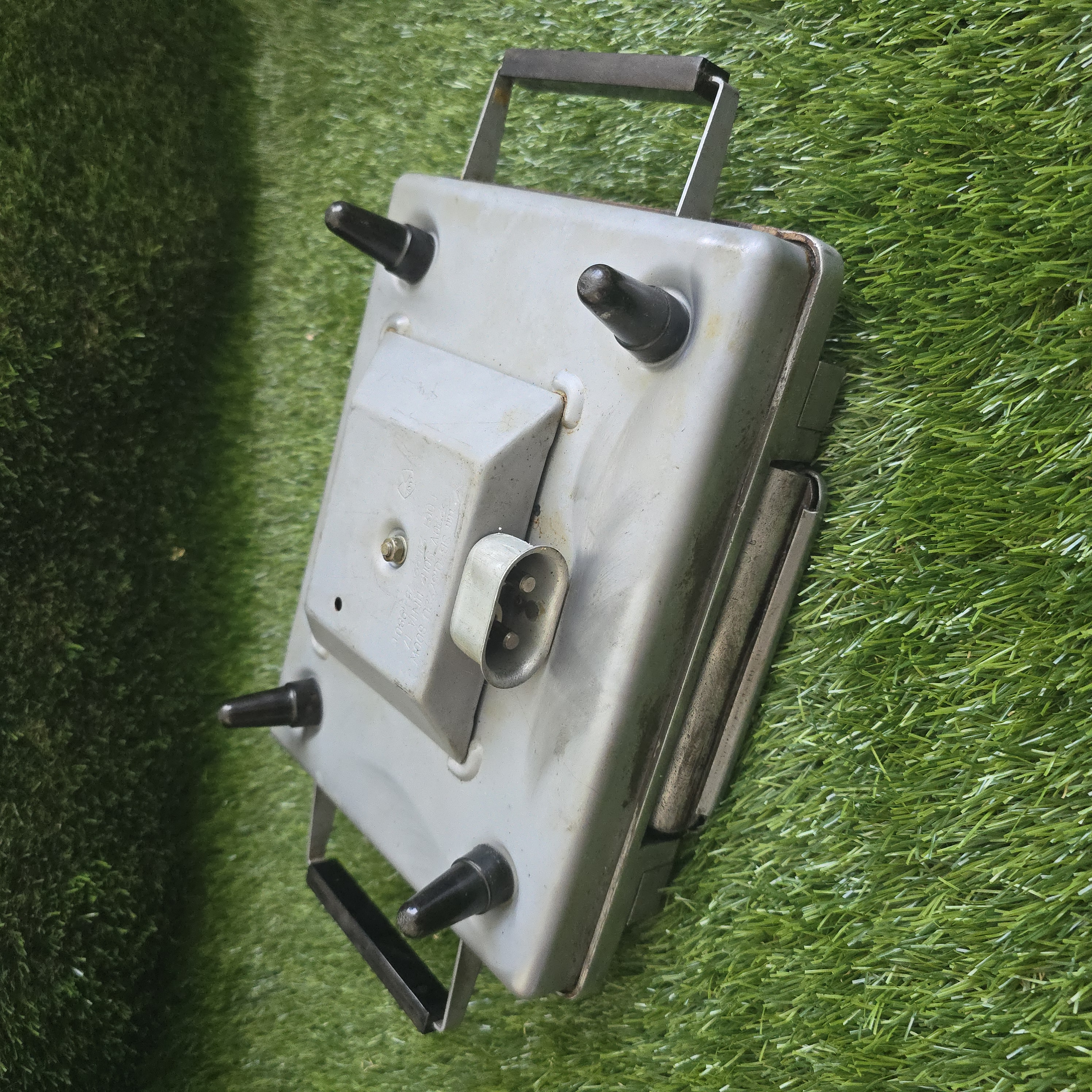 Senovinė elektrinė vaflinė su laidu ploniems vafliams