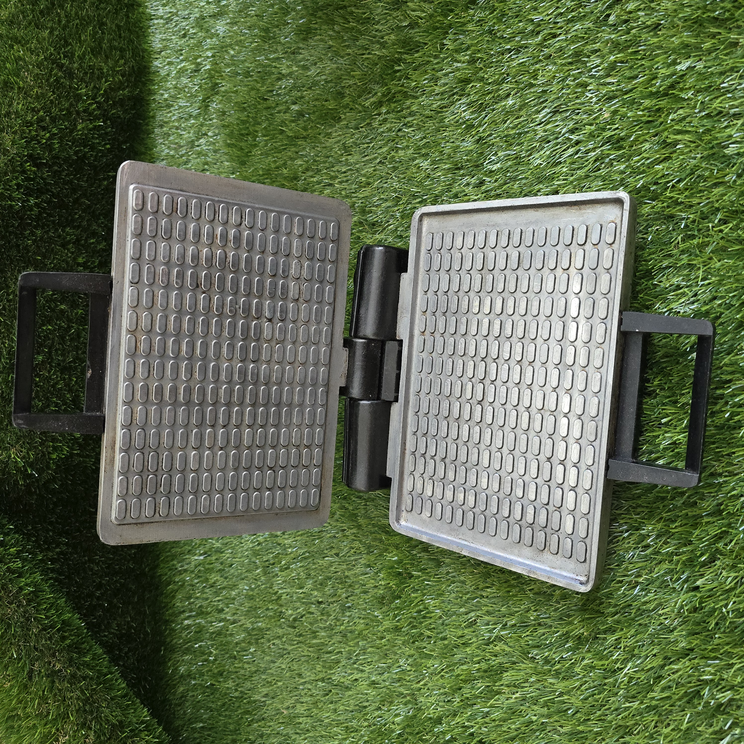 Senovinė elektrinė vaflinė su laidu