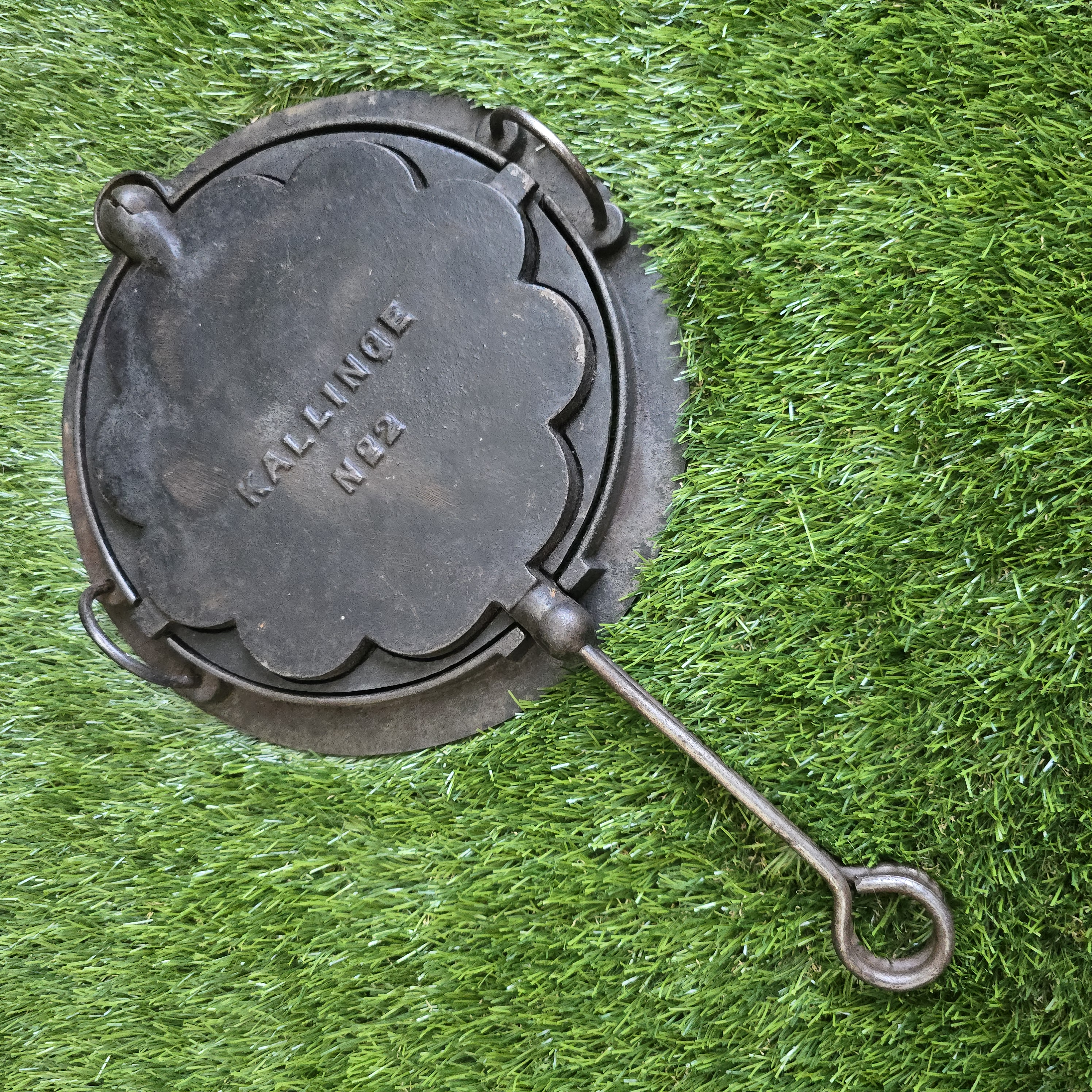 Vartoma čirvinė keptuvė