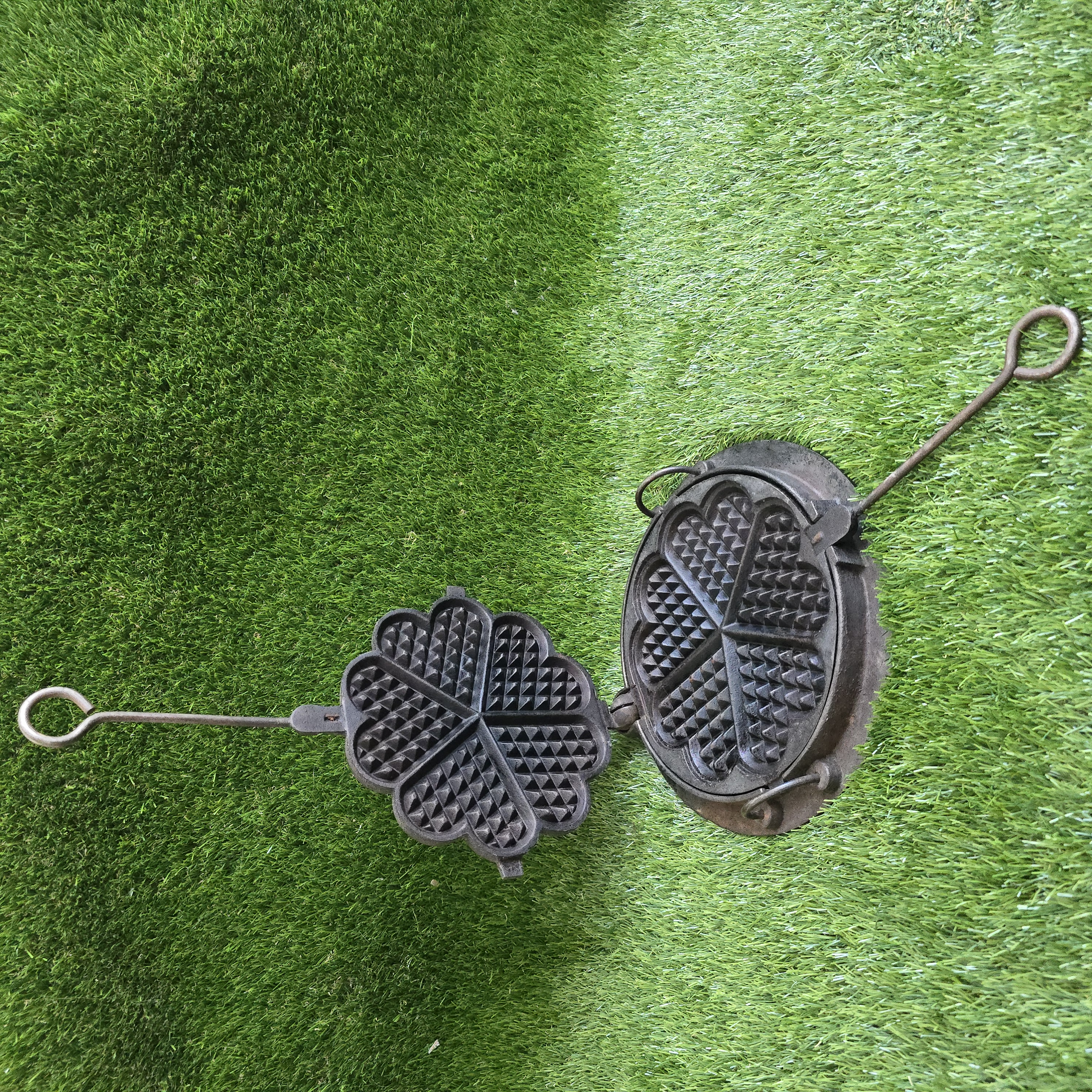 Vartoma čirvinė keptuvė