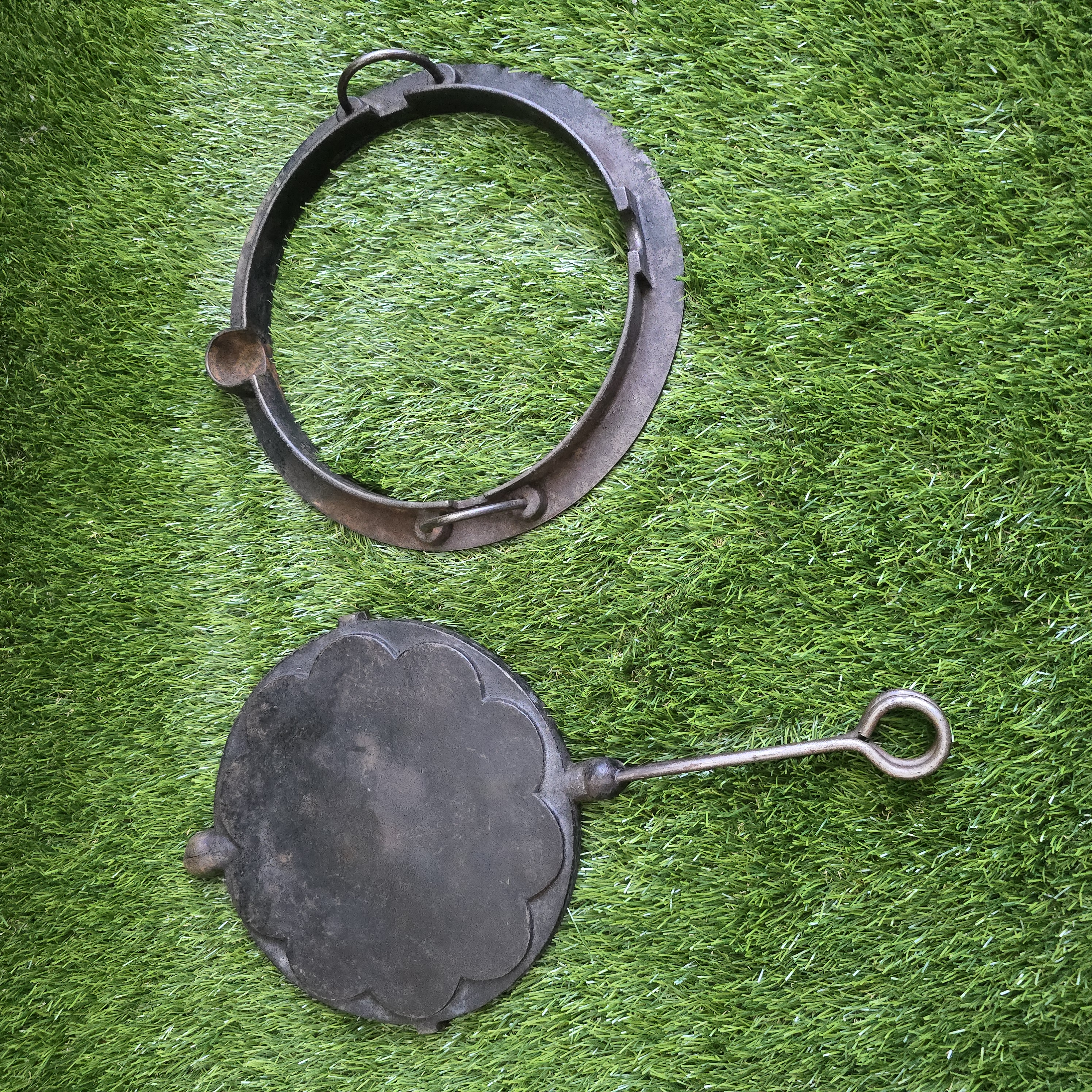 Vartoma čirvinė keptuvė