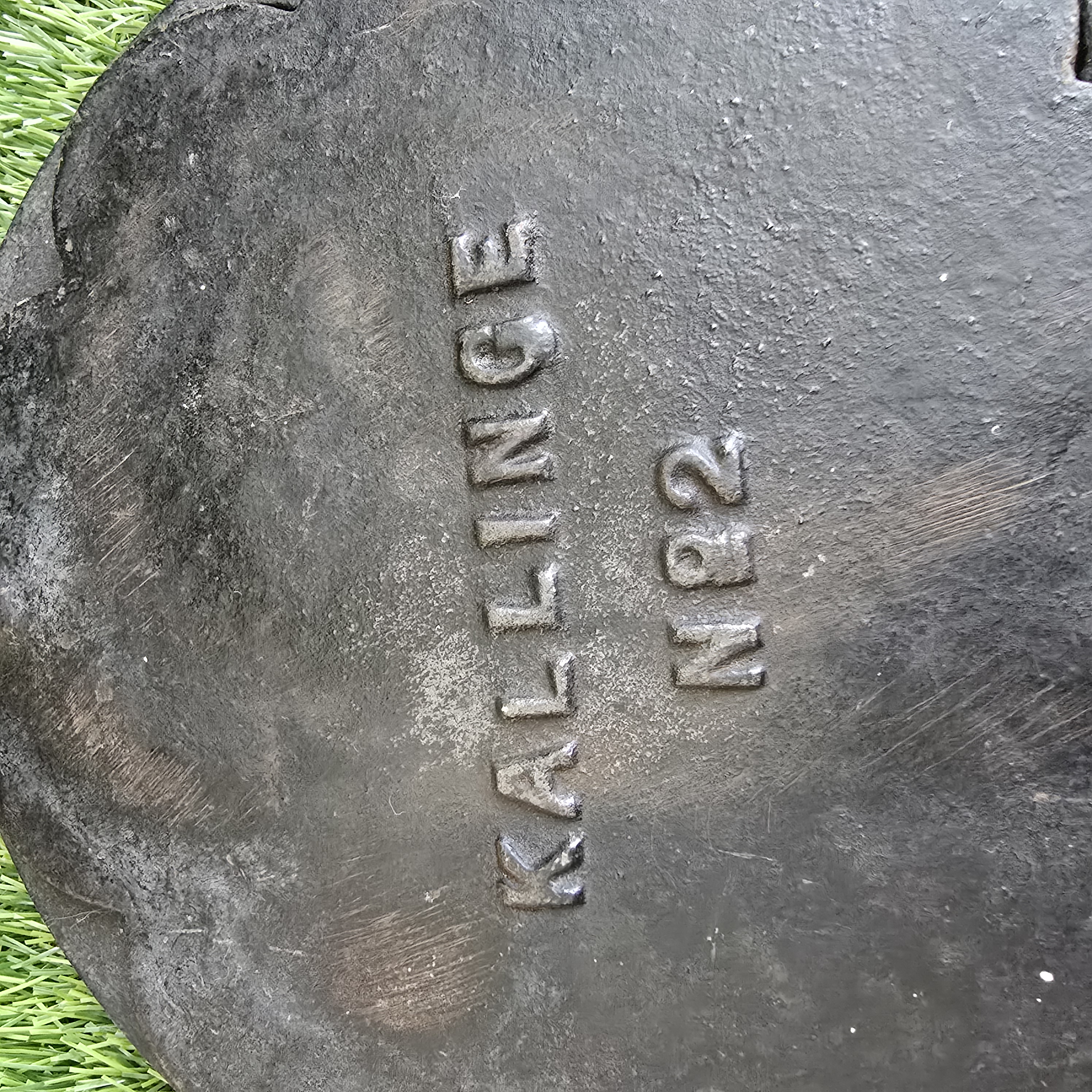 Vartoma čirvinė keptuvė