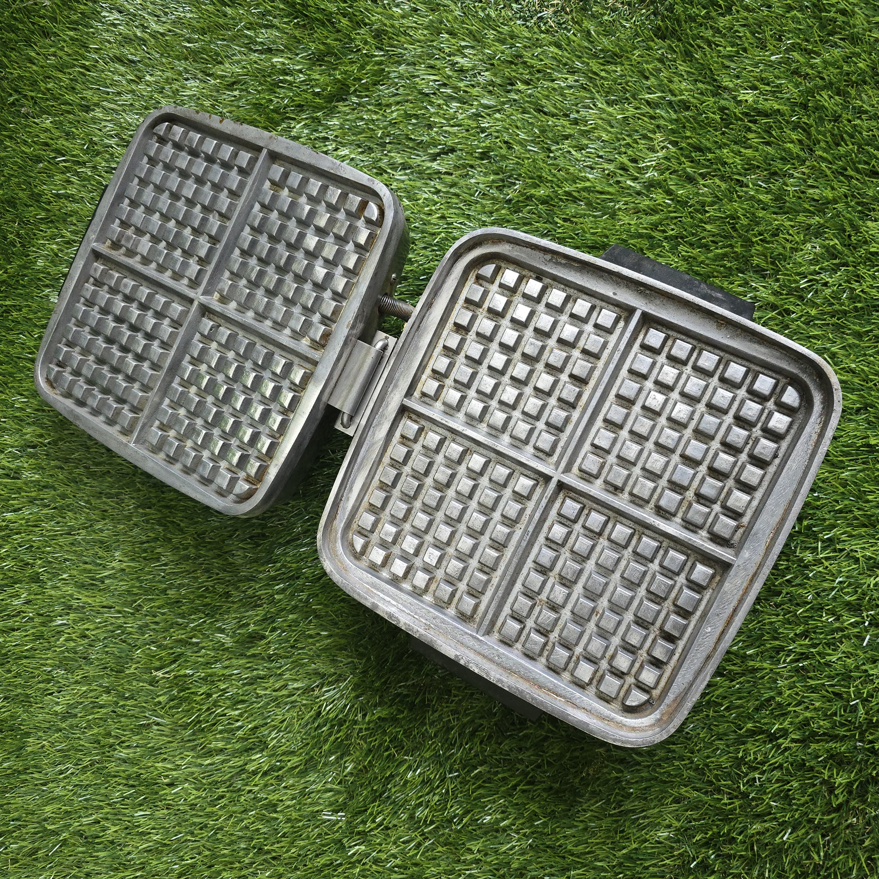 Senovinė vokiška elektrinė vaflinė su laidu