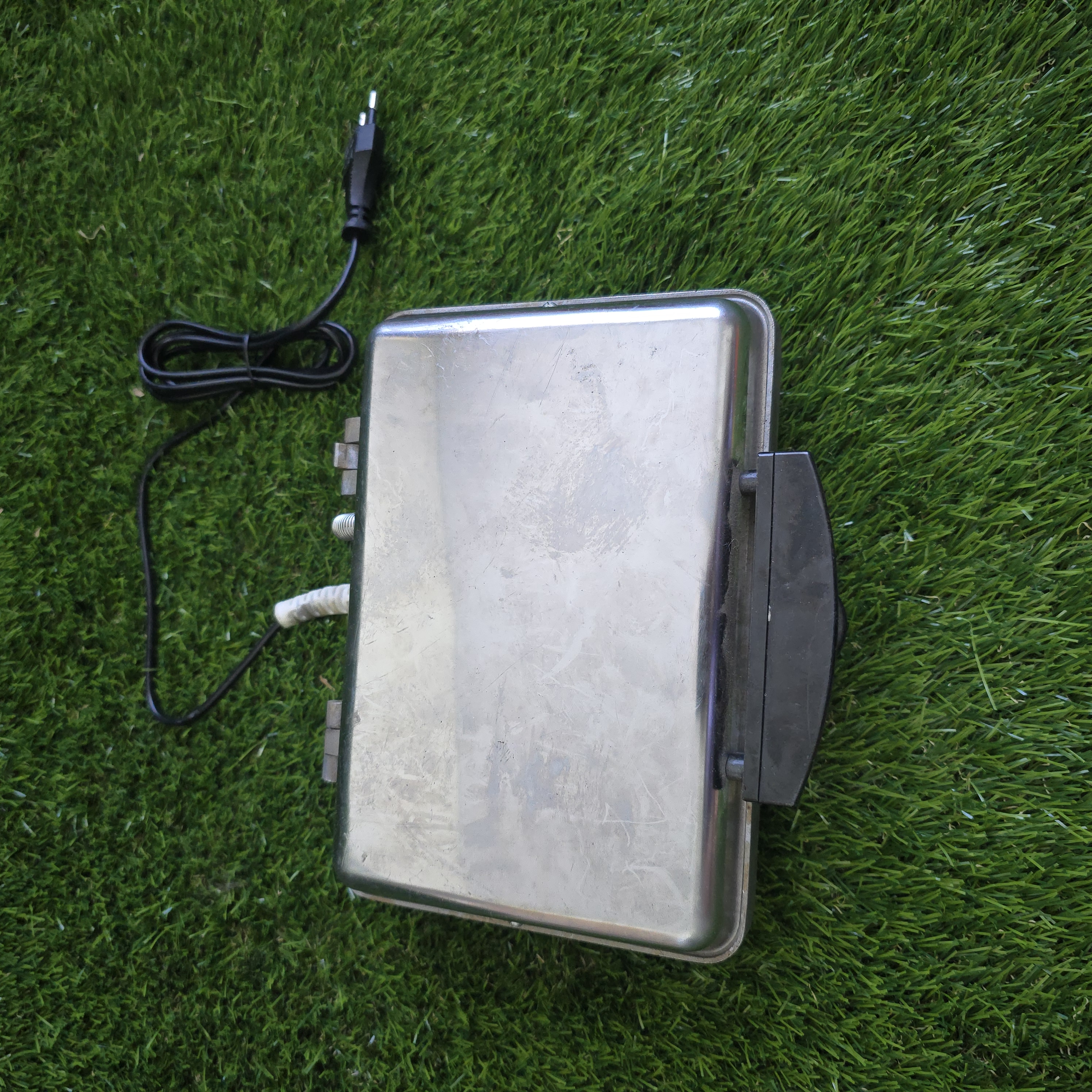 Senovinė elektrinė vaflinė su laidu