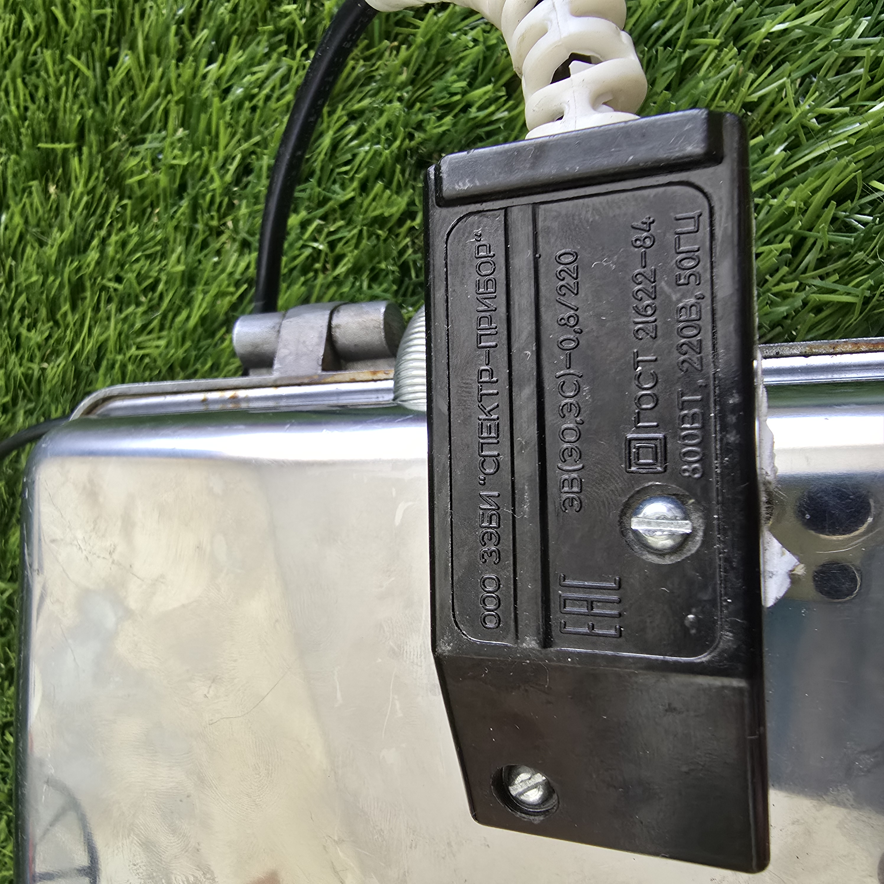 Senovinė elektrinė vaflinė su laidu