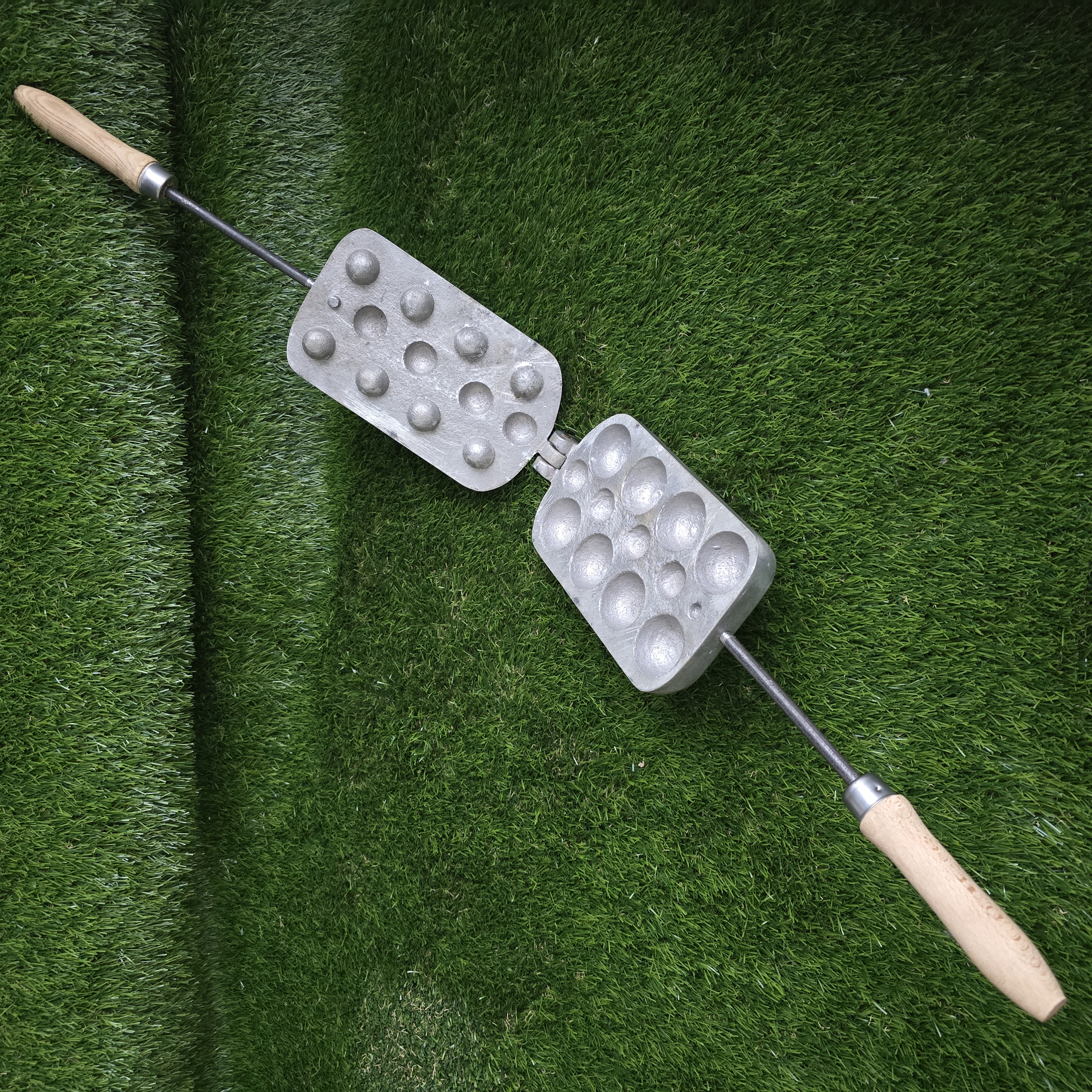 Senovinė kaštonų keptuvė