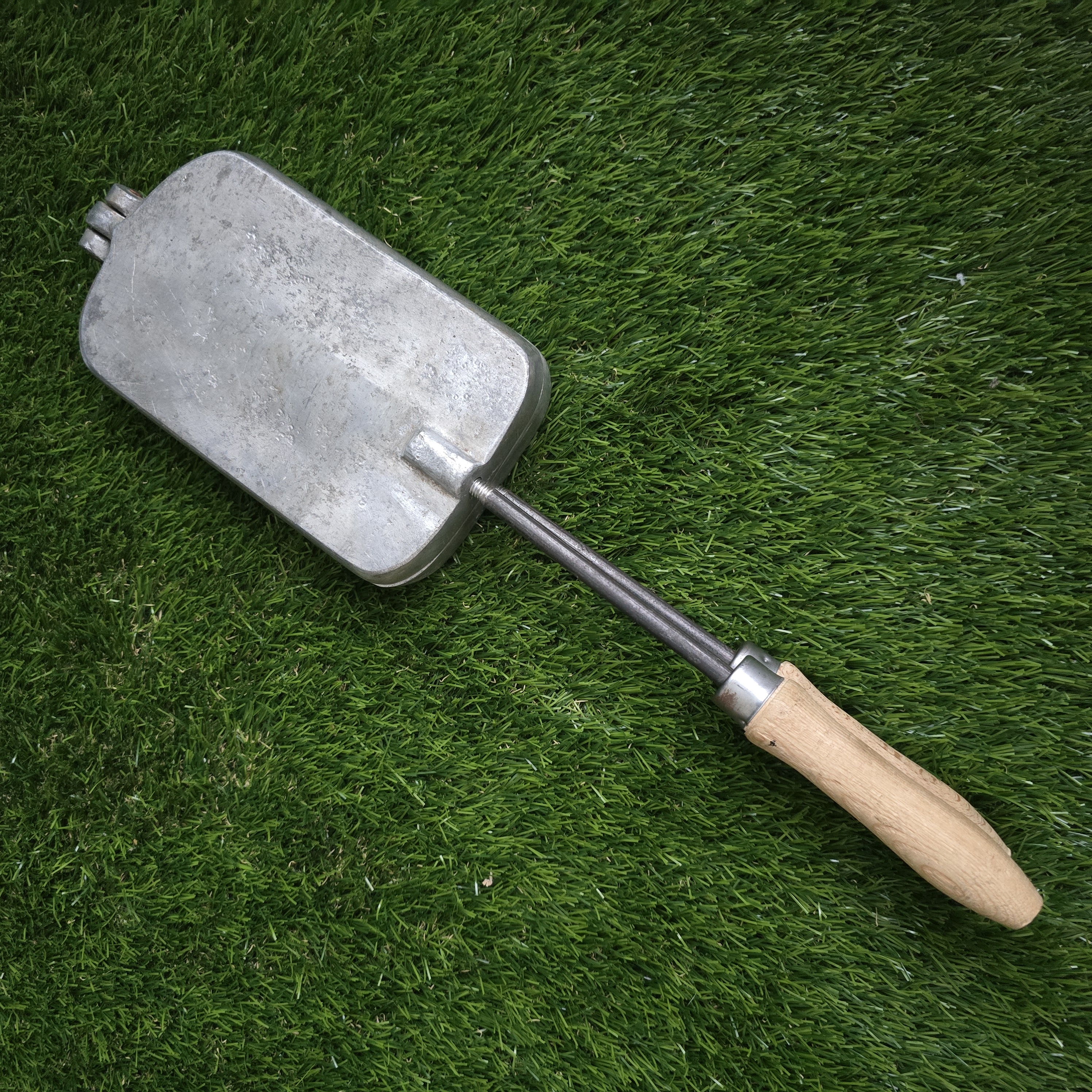 Senovinė kaštonų keptuvė