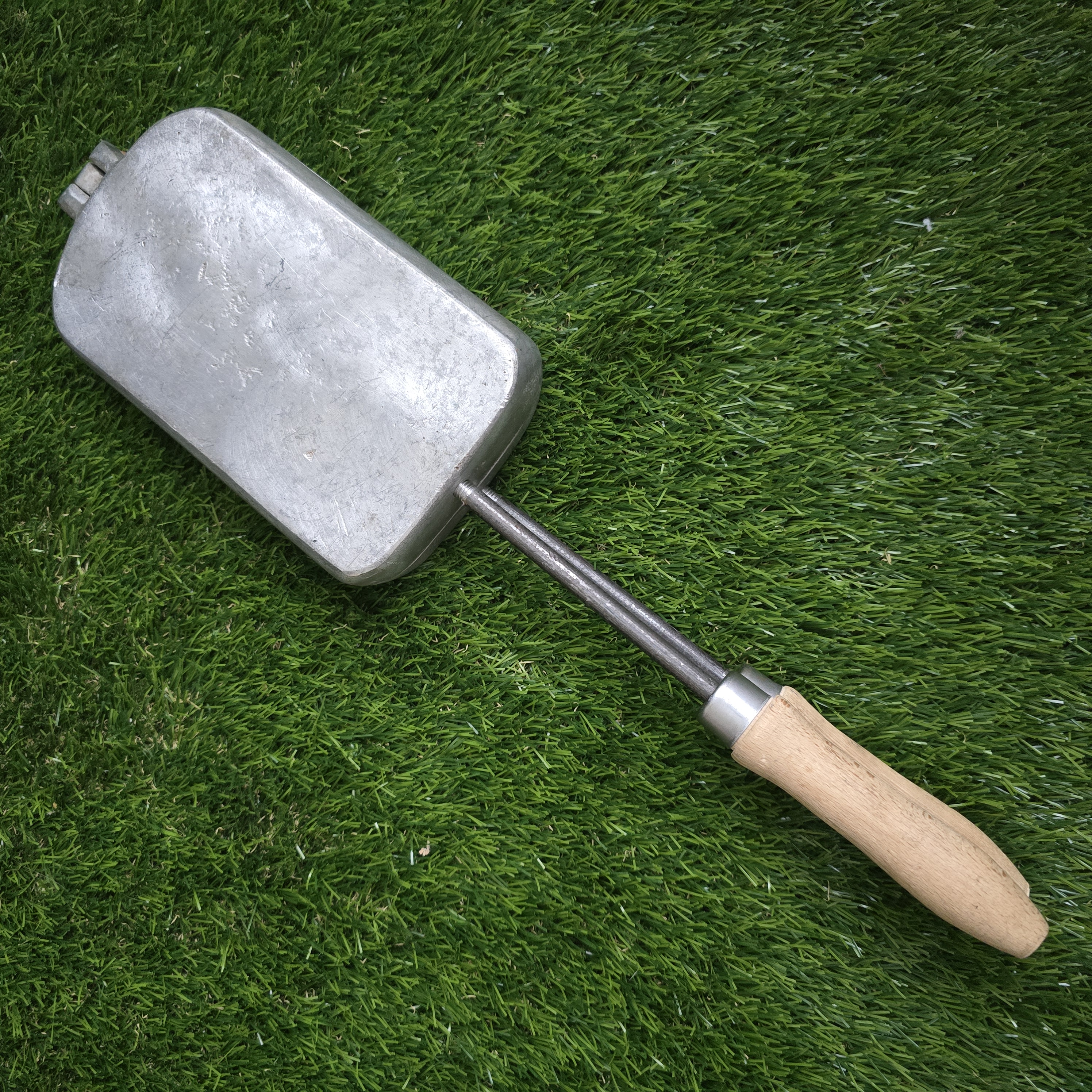 Senovinė kaštonų keptuvė