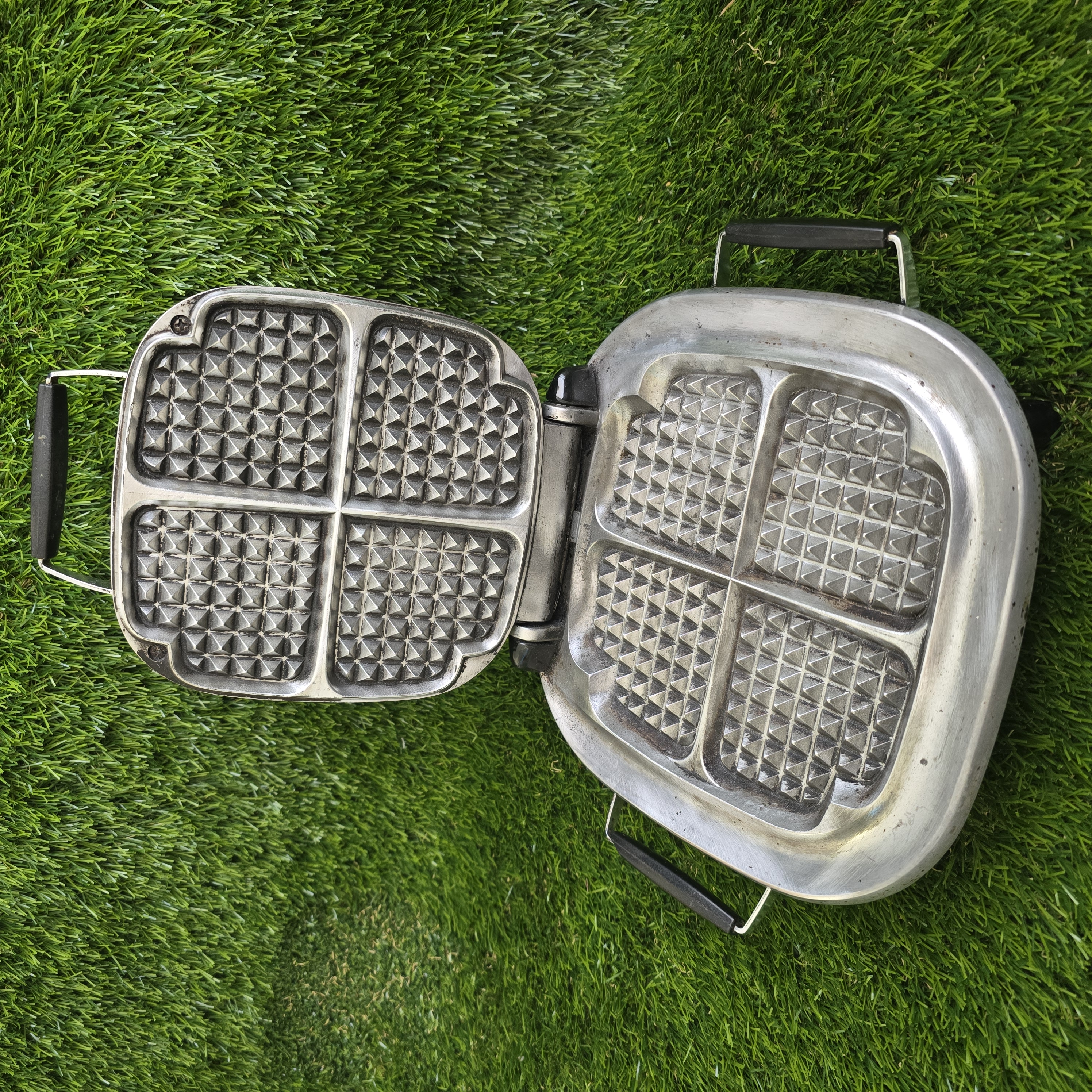 Senovinė elektrinė čirvinių blynų keptuvė Husqvarna su laidu