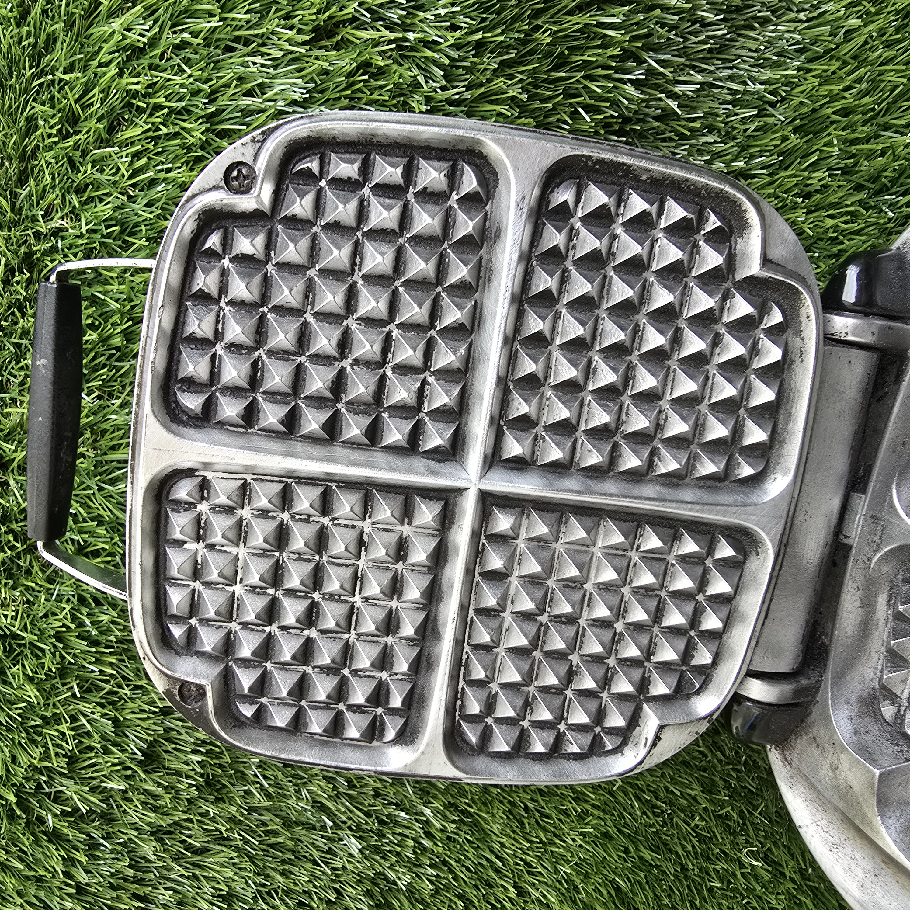 Senovinė elektrinė čirvinių blynų keptuvė Husqvarna su laidu