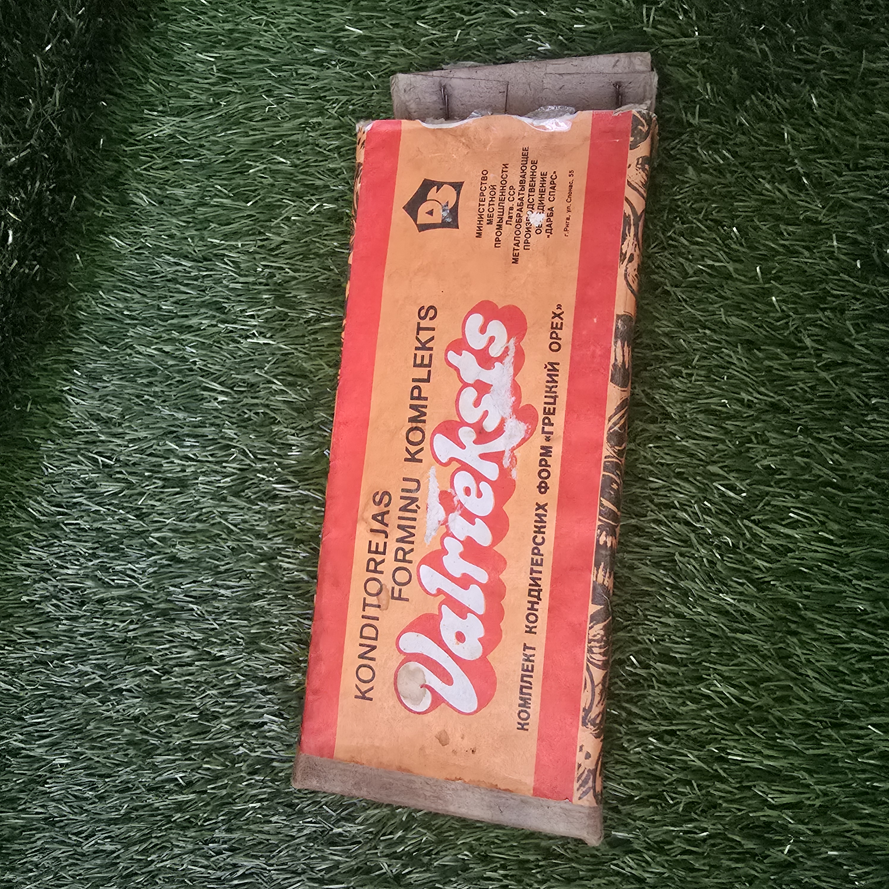 Senovinės riešutėlių formelės su originalia dėžute ir naudojimosi instrukcija