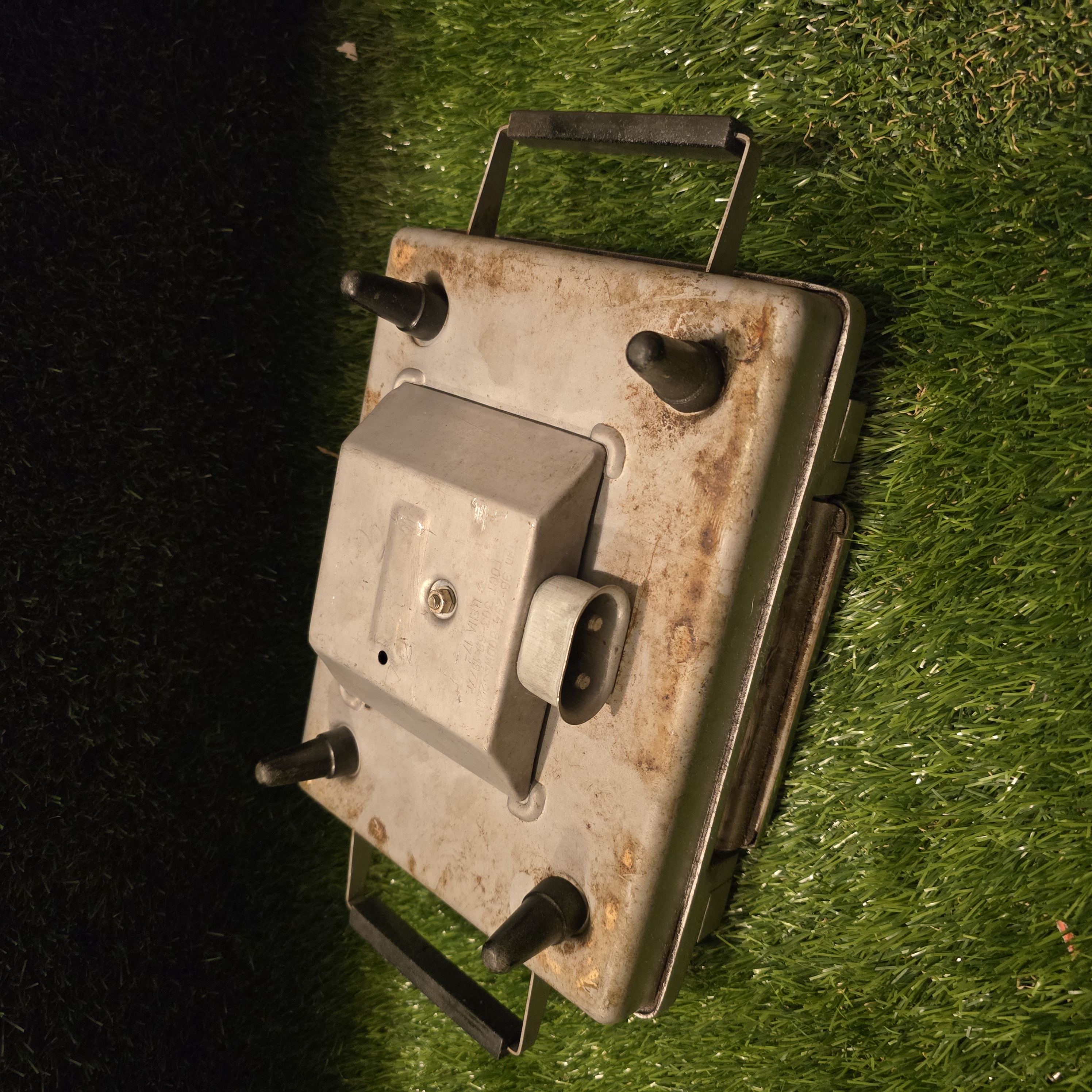 Senovinė elektrinė vaflinė su laidu ploniems vafliams