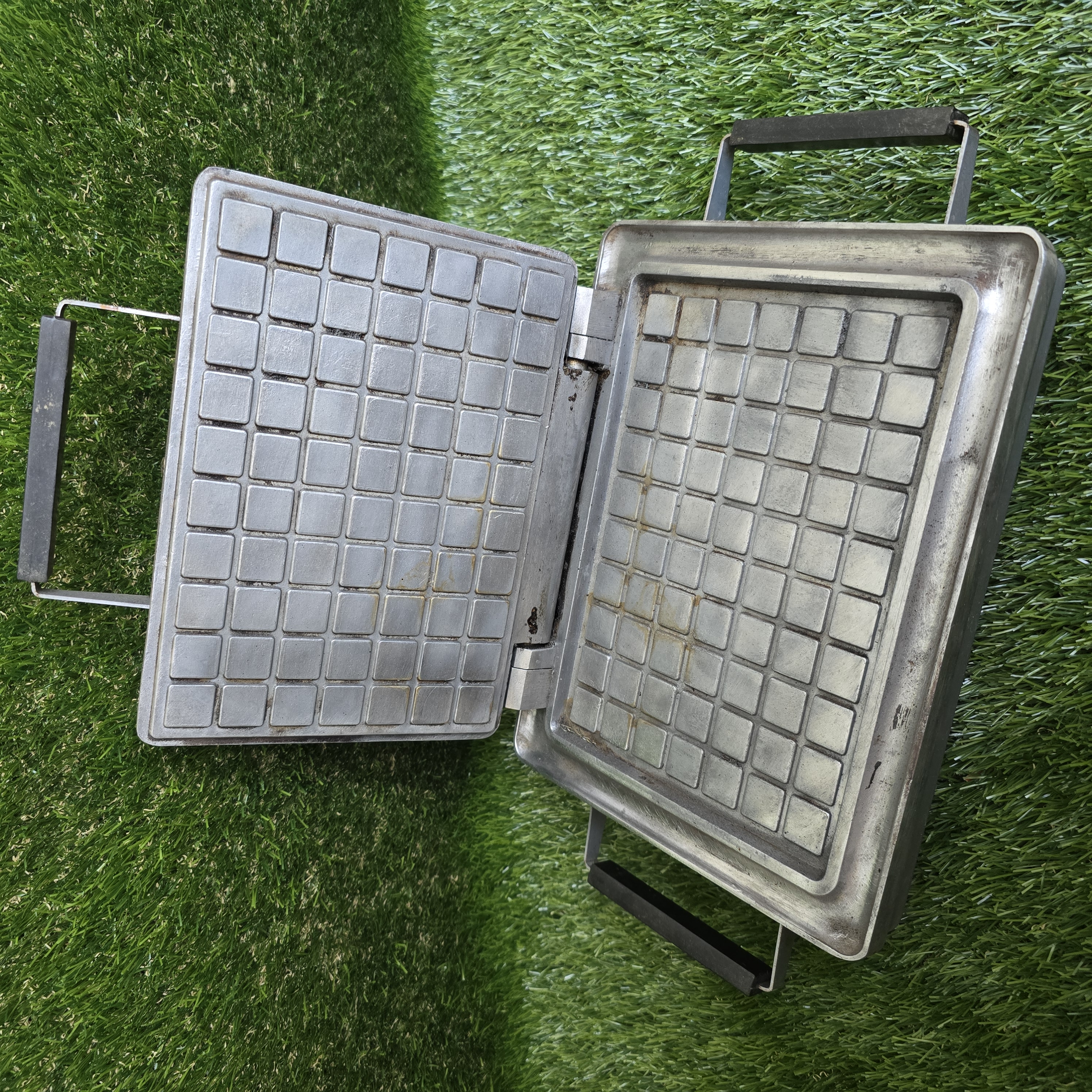 Senovinė elektrinė vaflinė su laidu ploniems vafliams