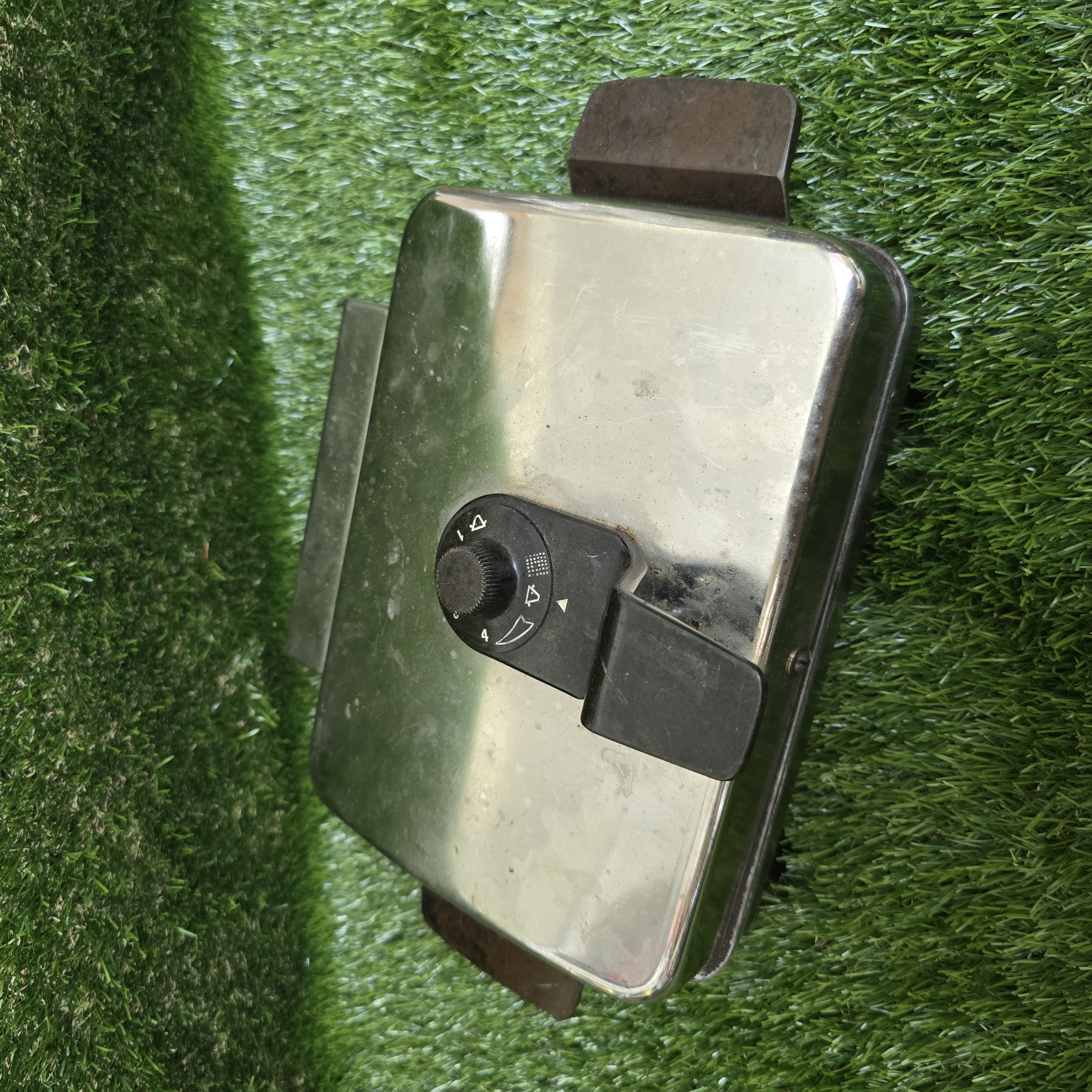 Senovinė elektrinė vaflinė su laidu