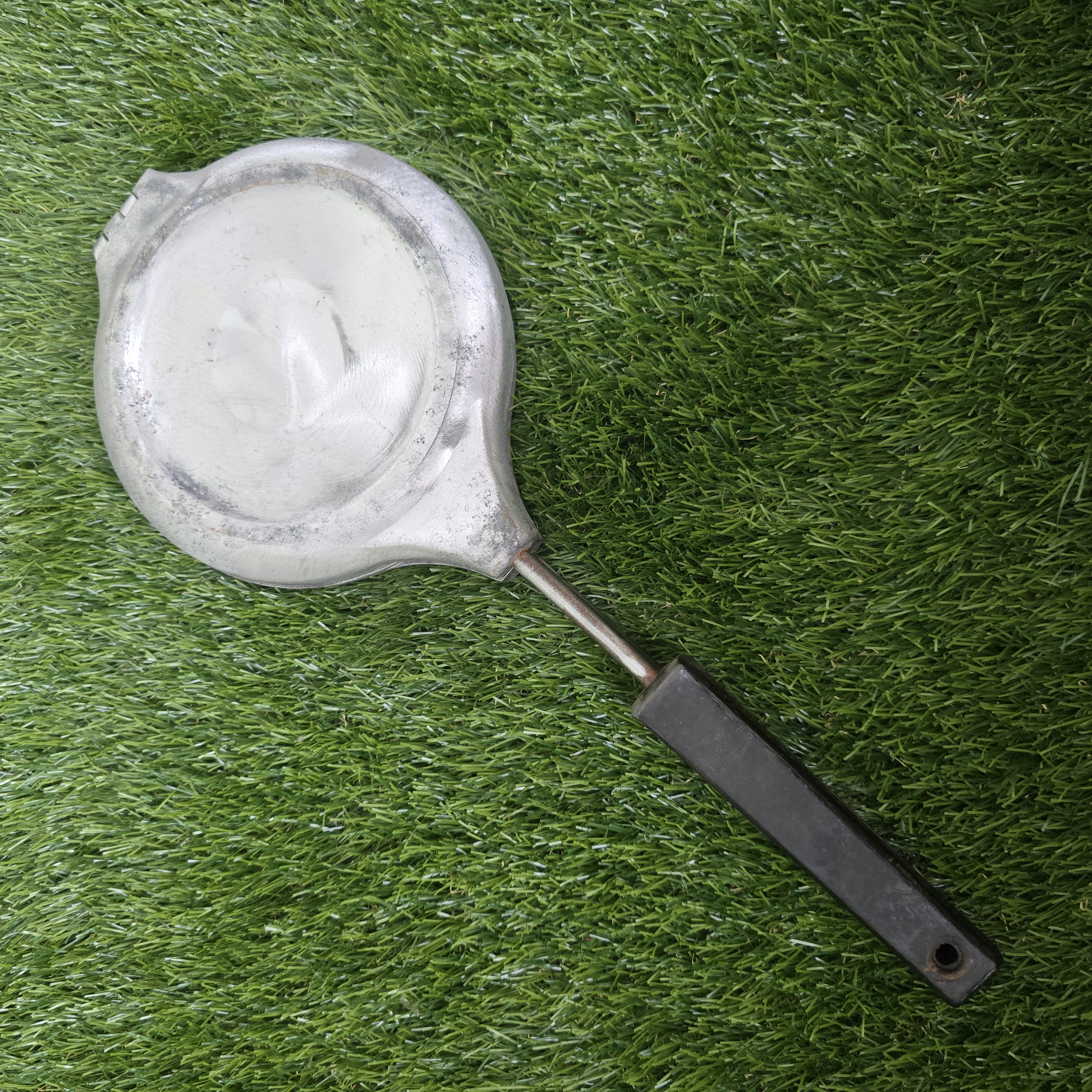 Senovinė asorti (4 kankorėžiai, 3 grybukai, 3 kriauklės, 4 riešutėliai) keptuvė