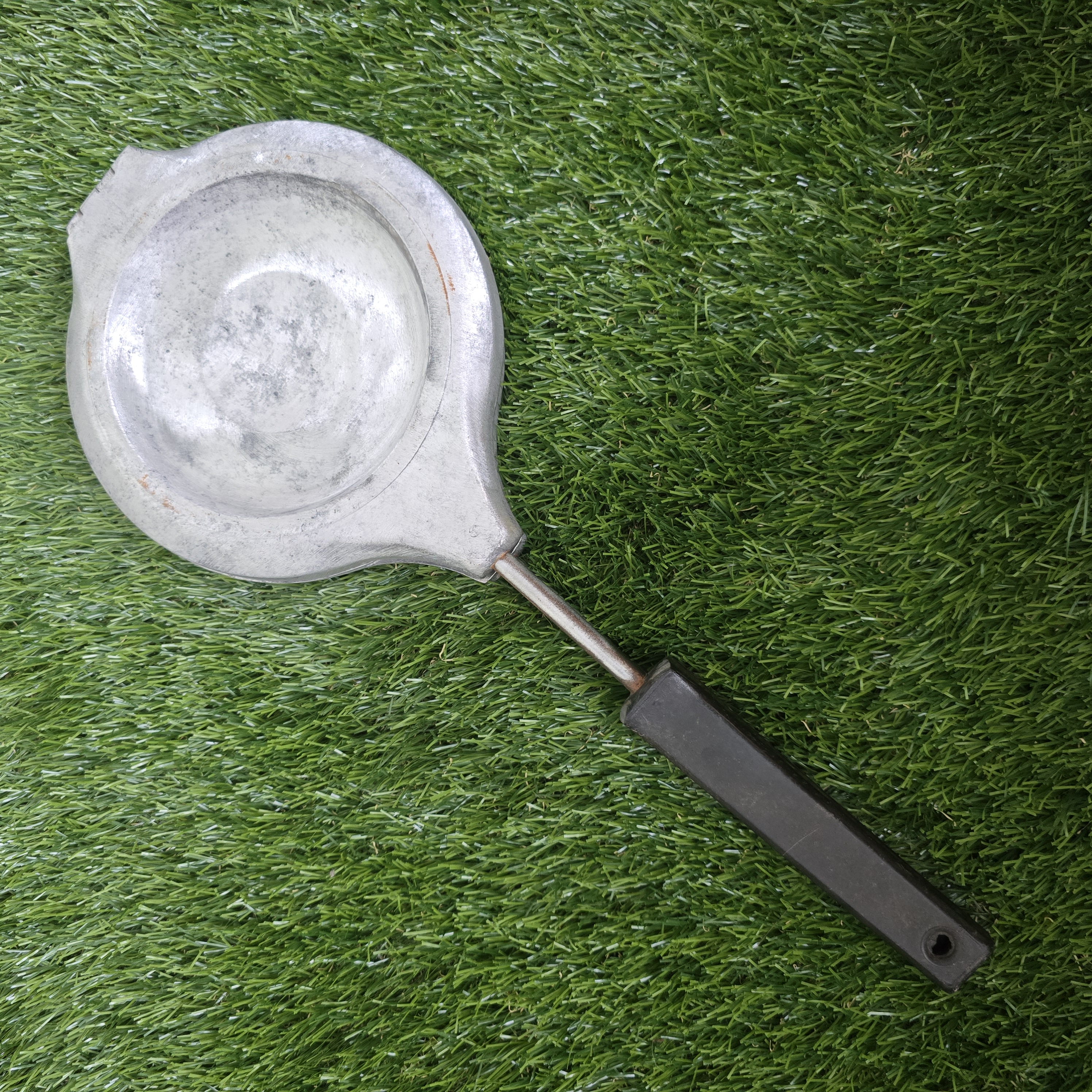 Senovinė asorti (4 kankorėžiai, 3 grybukai, 3 kriauklės, 4 riešutėliai) keptuvė