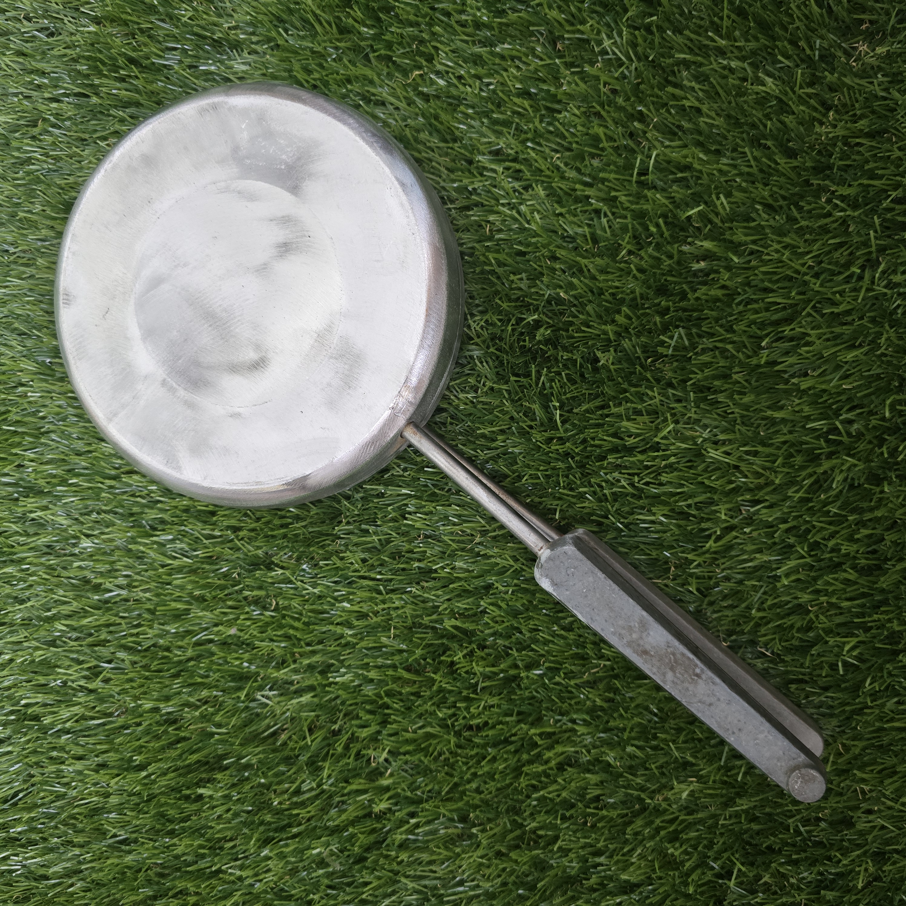 Senovinė asorti (2 kankorėžiai, 4 grybukai, 2 kriaušės, 2 riešutėliai) keptuvė