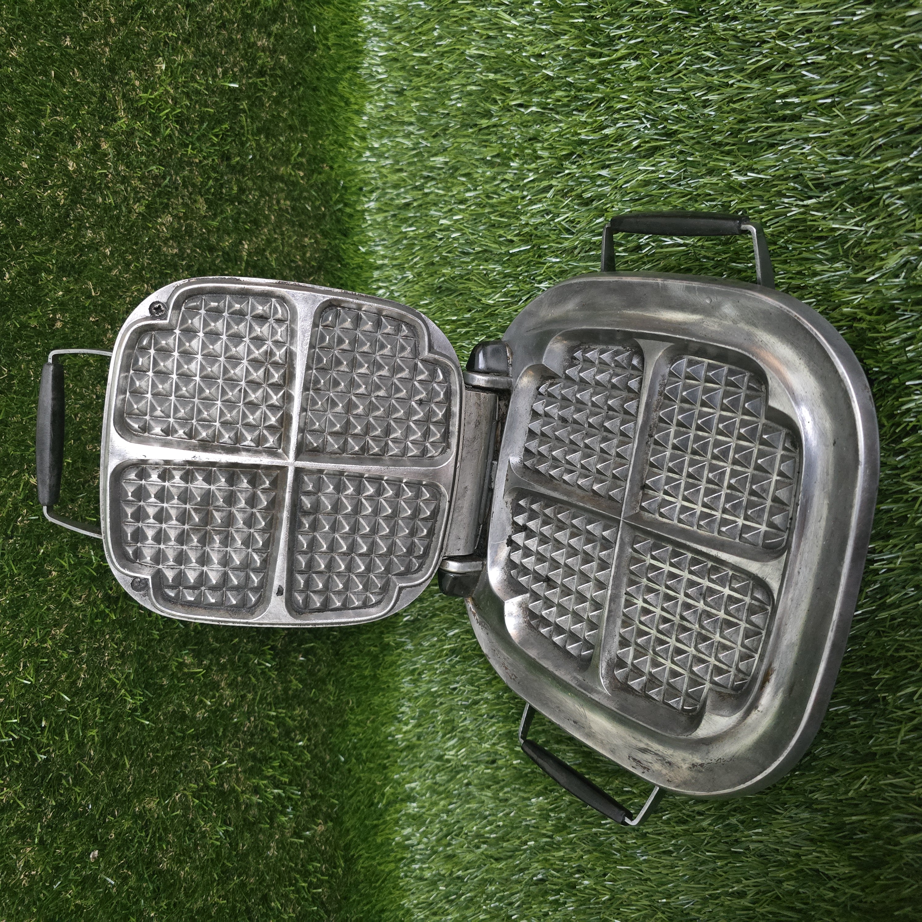 Senovinė elektrinė čirvinių blynų keptuvė Husqvarna su laidu