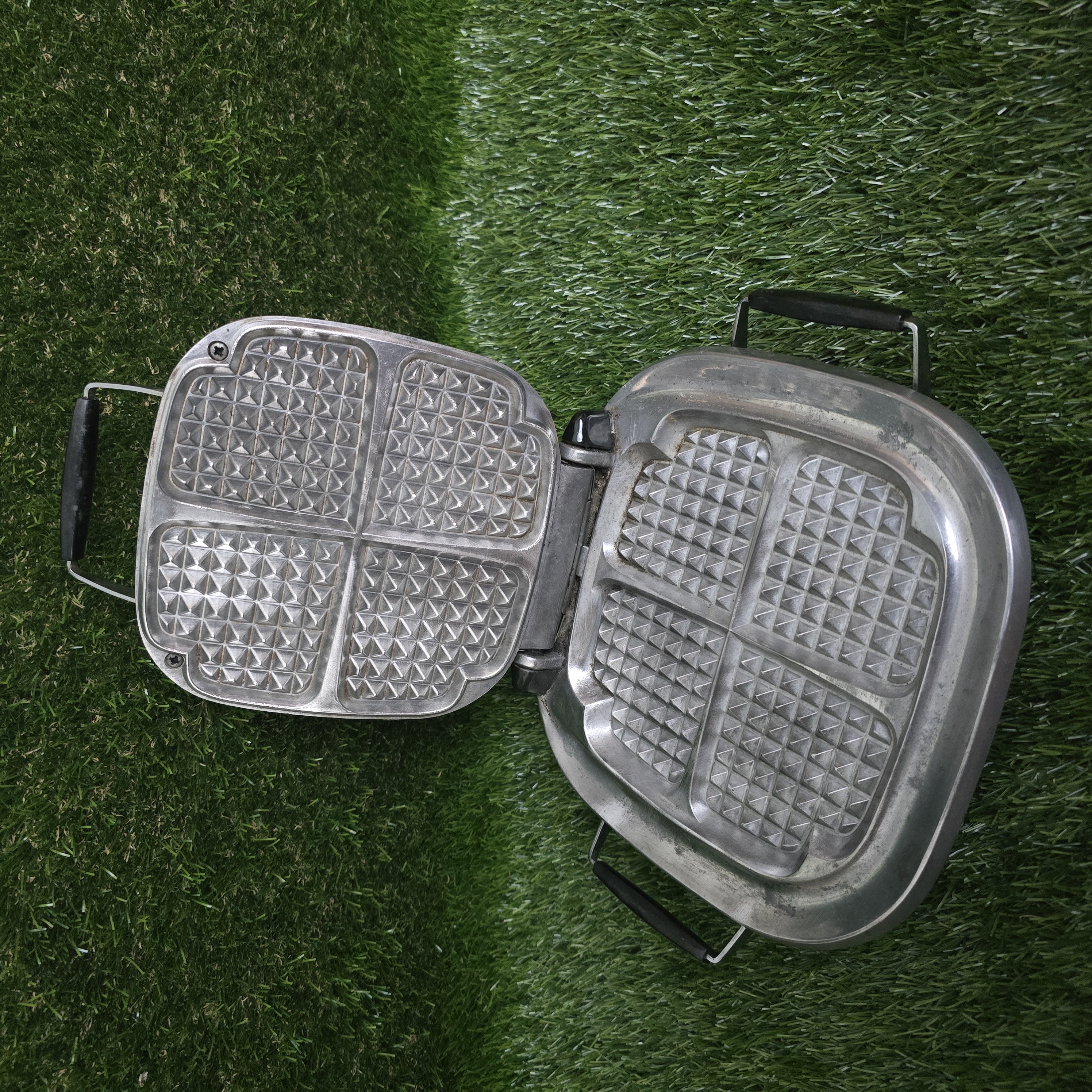 Senovinė elektrinė čirvinių blynų keptuvė Husqvarna su laidu