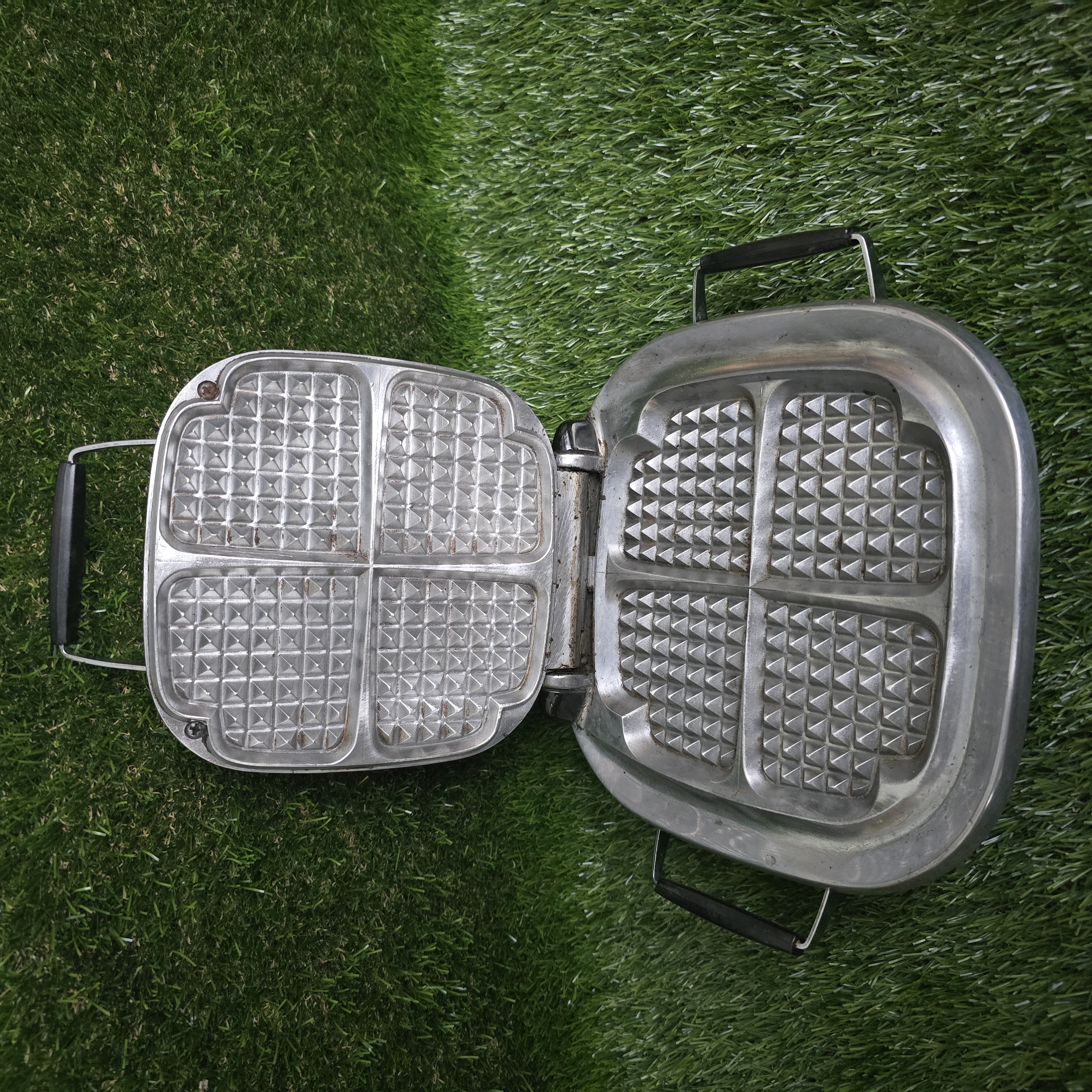 Senovinė elektrinė čirvinių blynų keptuvė Husqvarna su laidu