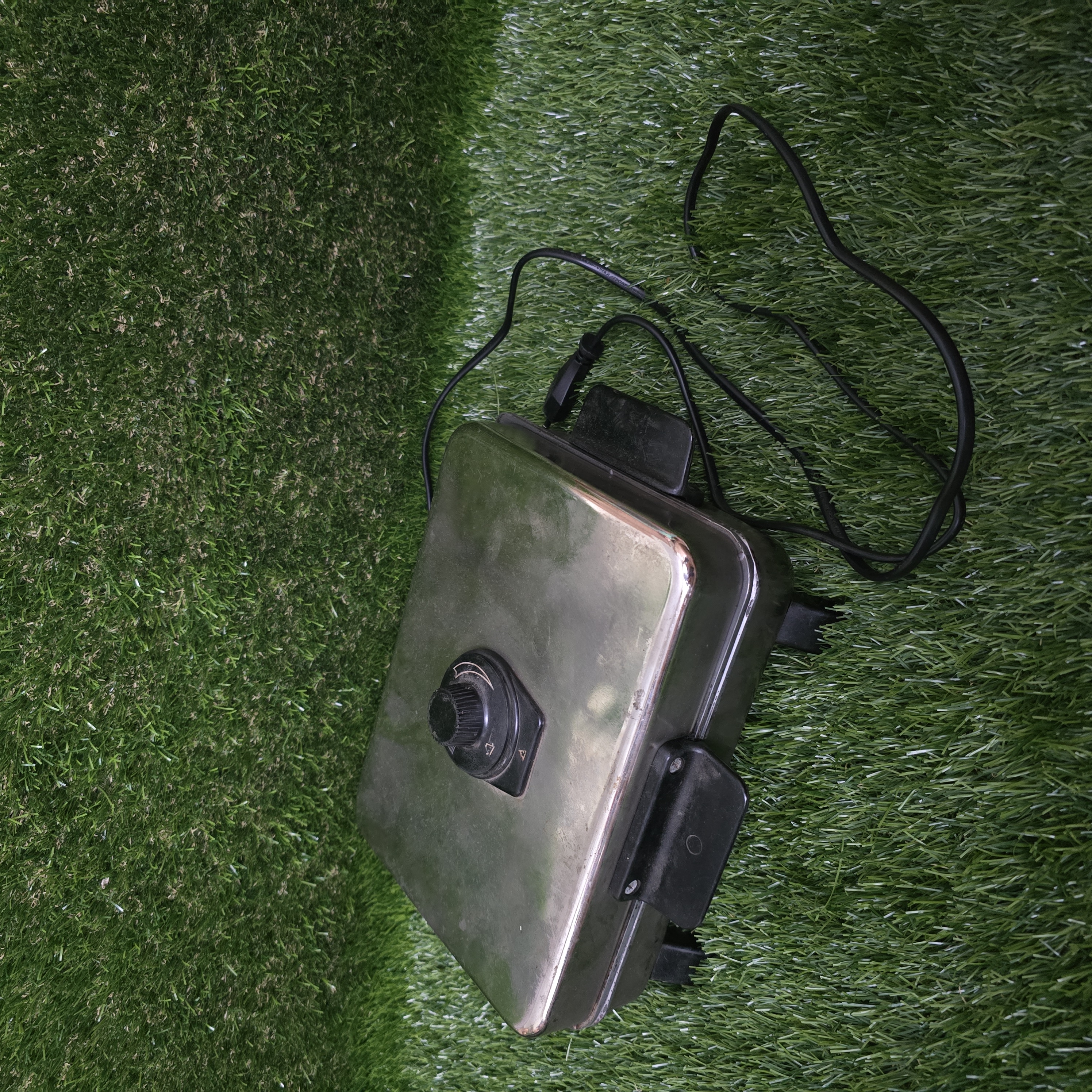 Senovinė elektrinė vaflinė su laidu