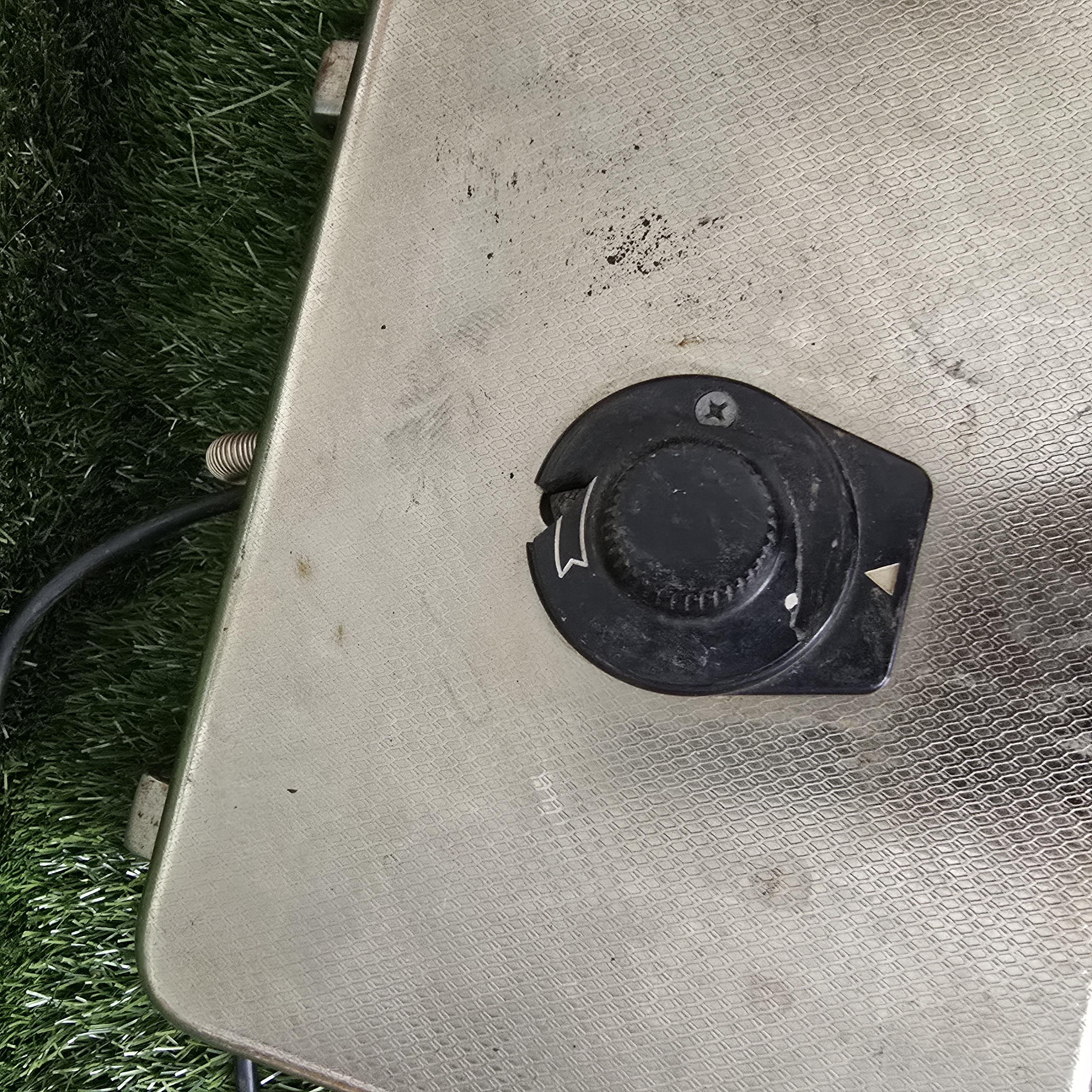 Senovinė elektrinė vaflinė su laidu (nuskilęs karščio reguliatorius)