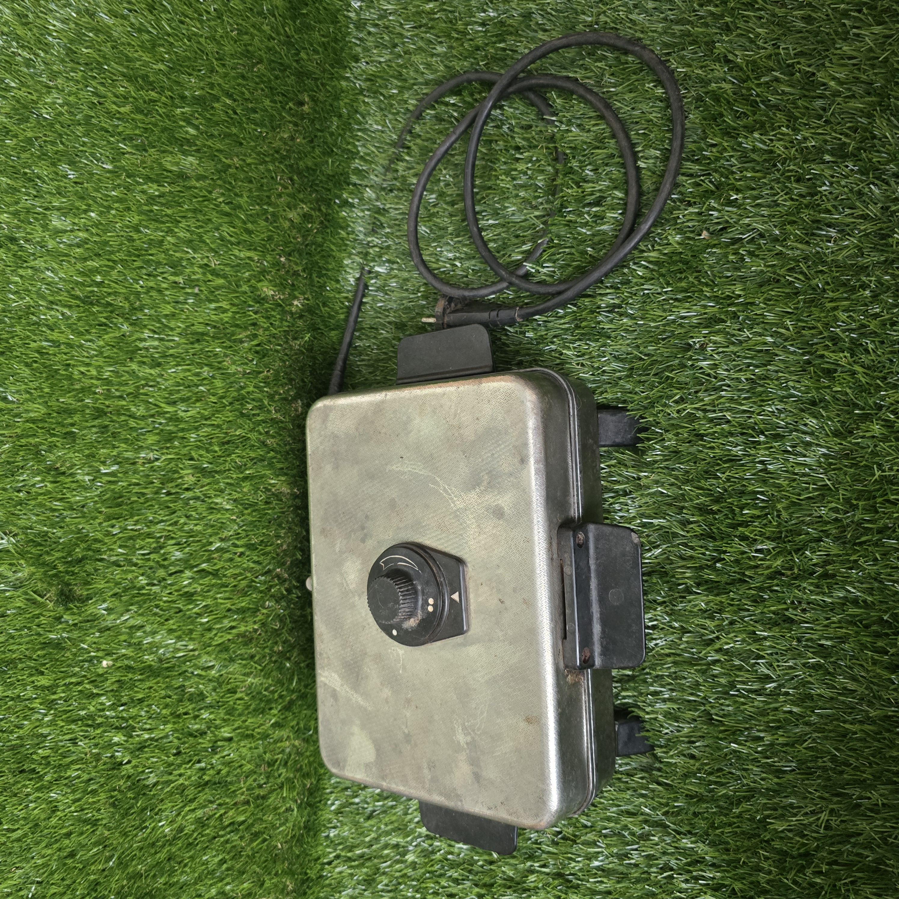 Senovinė elektrinė vaflinė su laidu