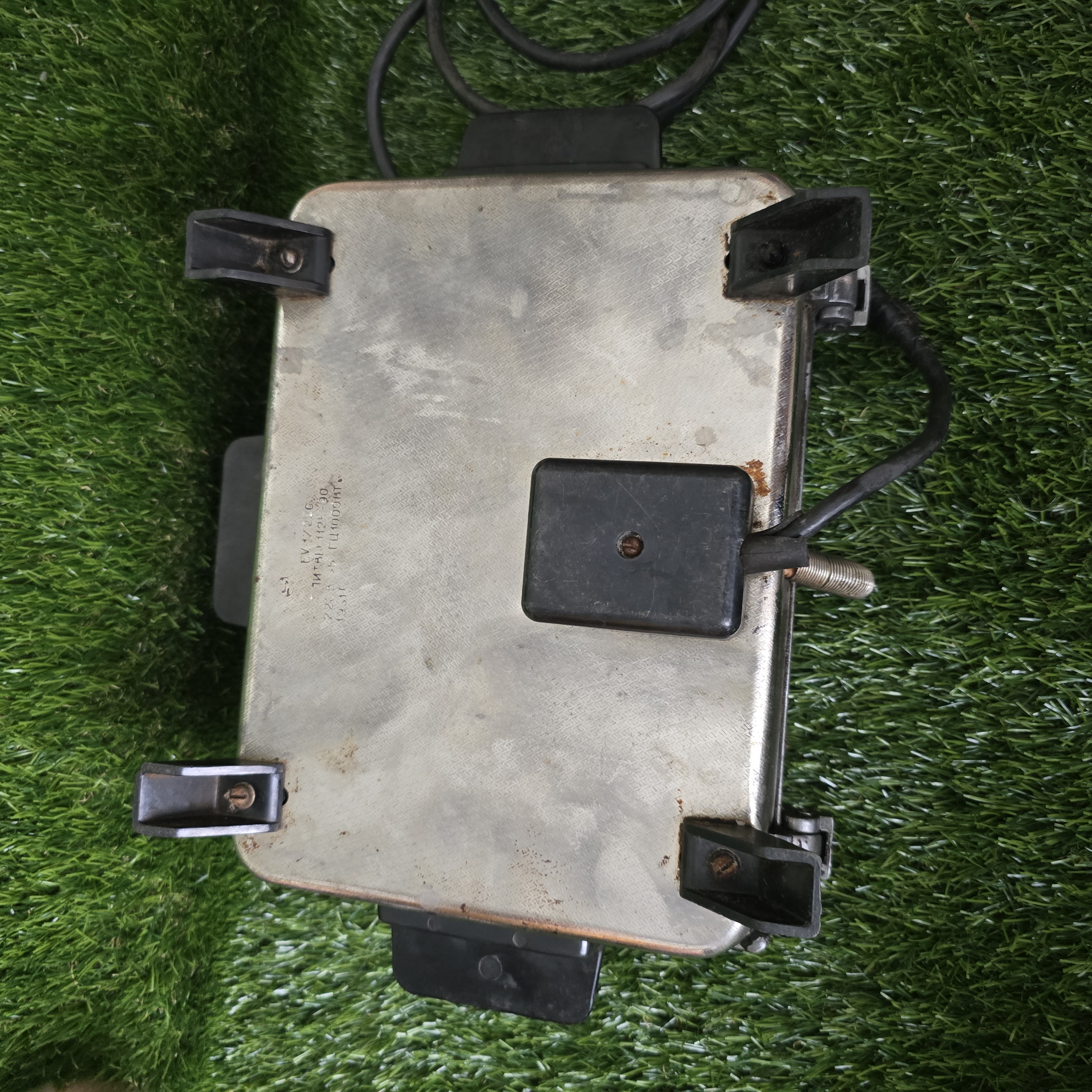 Senovinė elektrinė vaflinė su laidu