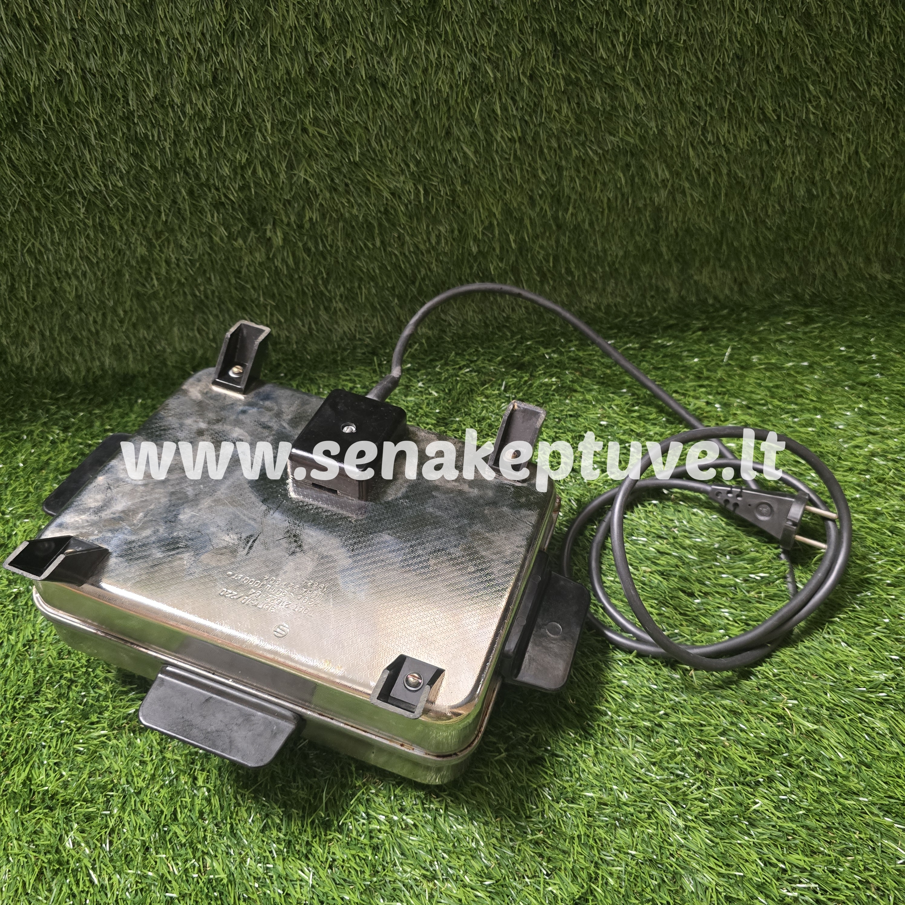 Senovinė elektrinė vaflinė su laidu