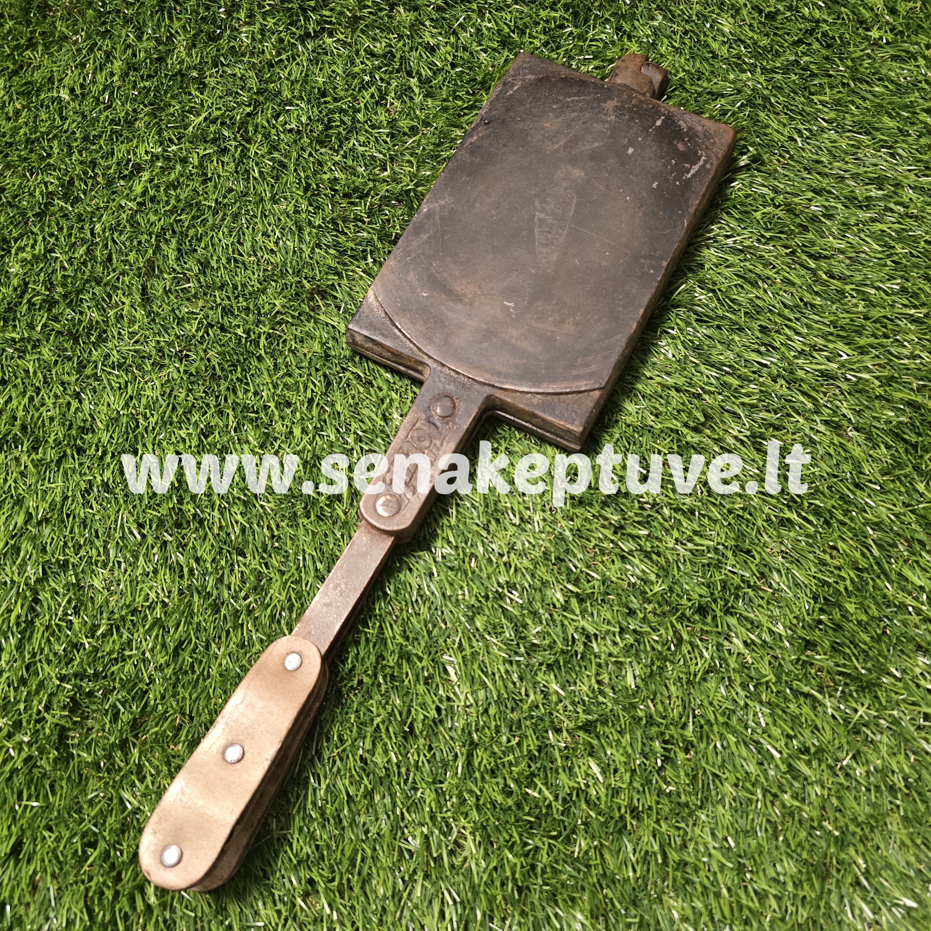 Senovinė ketaus plonų vaflių keptuvė