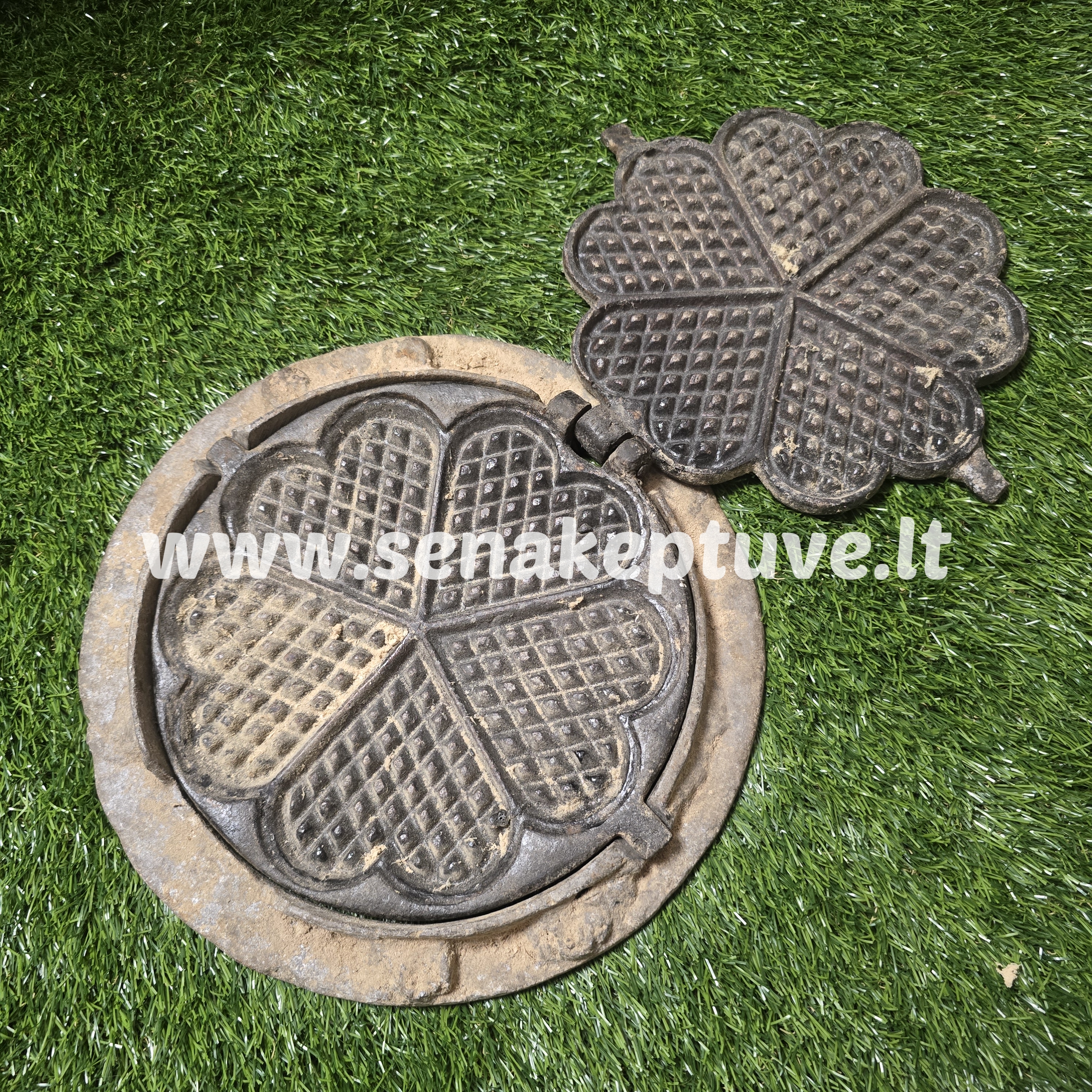 Senovinė aliumininė vartoma čirvinių blynų keptuvė su žiedu ir receptu