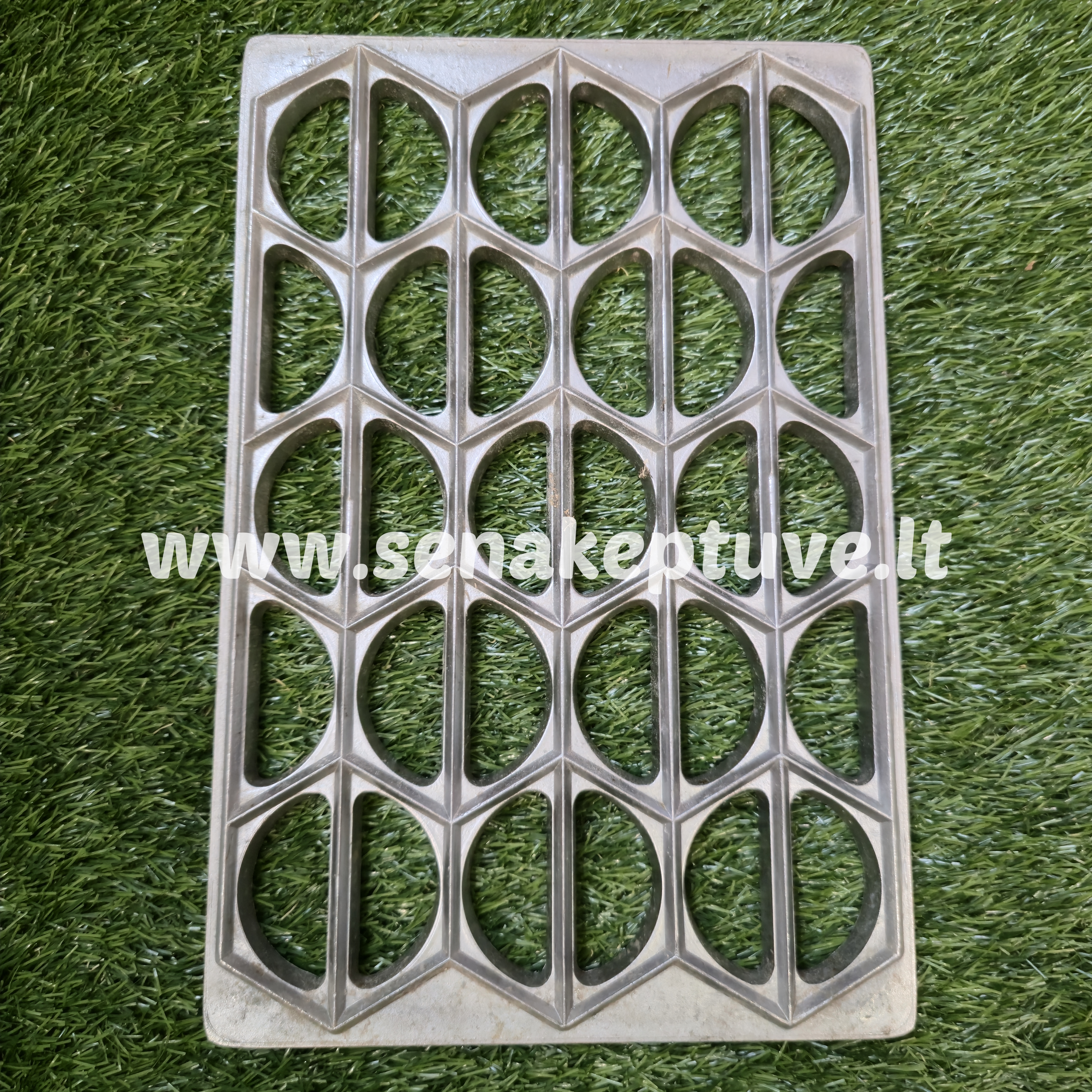 Senovinė koldūnų kepimo forma