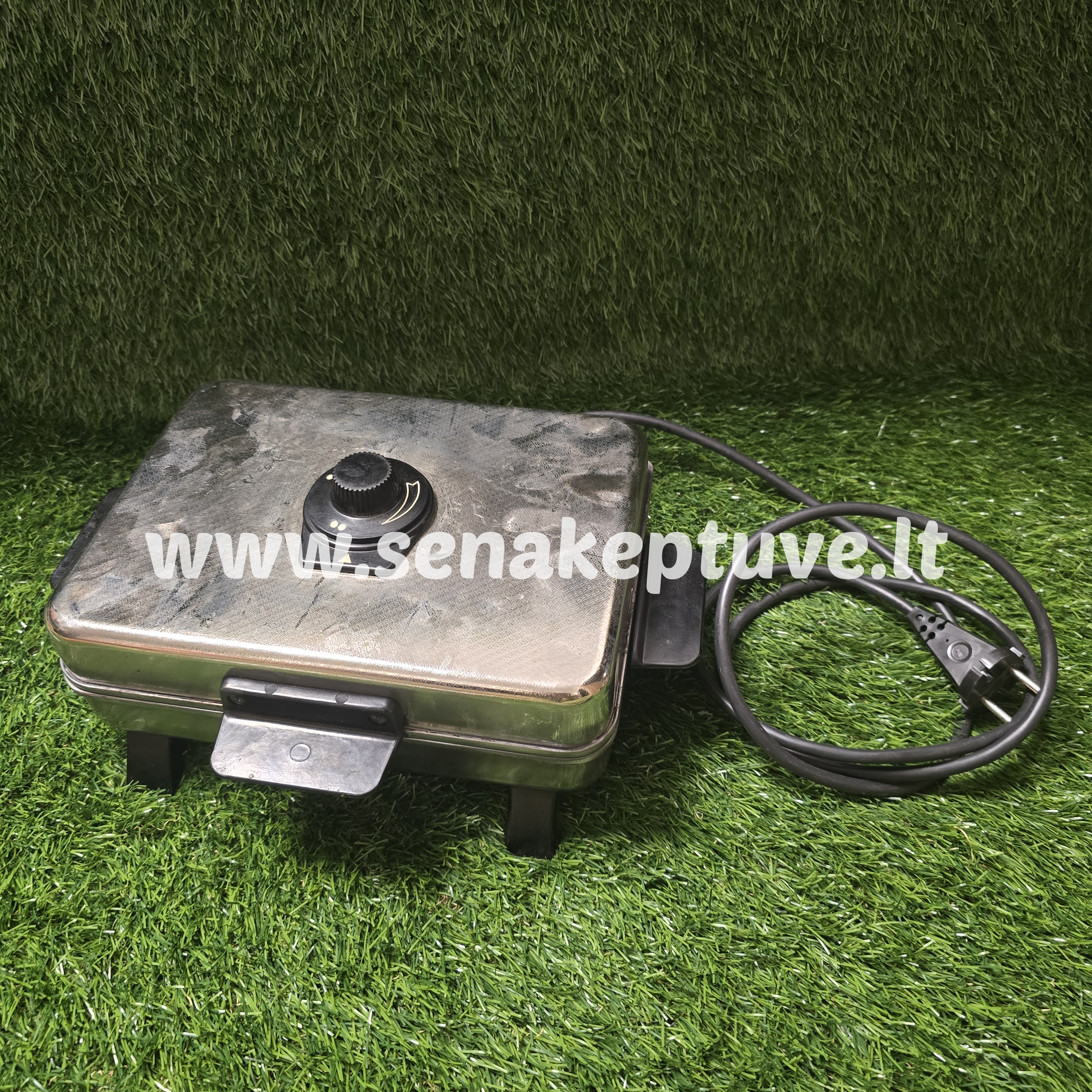 Senovinė elektrinė vaflinė su laidu