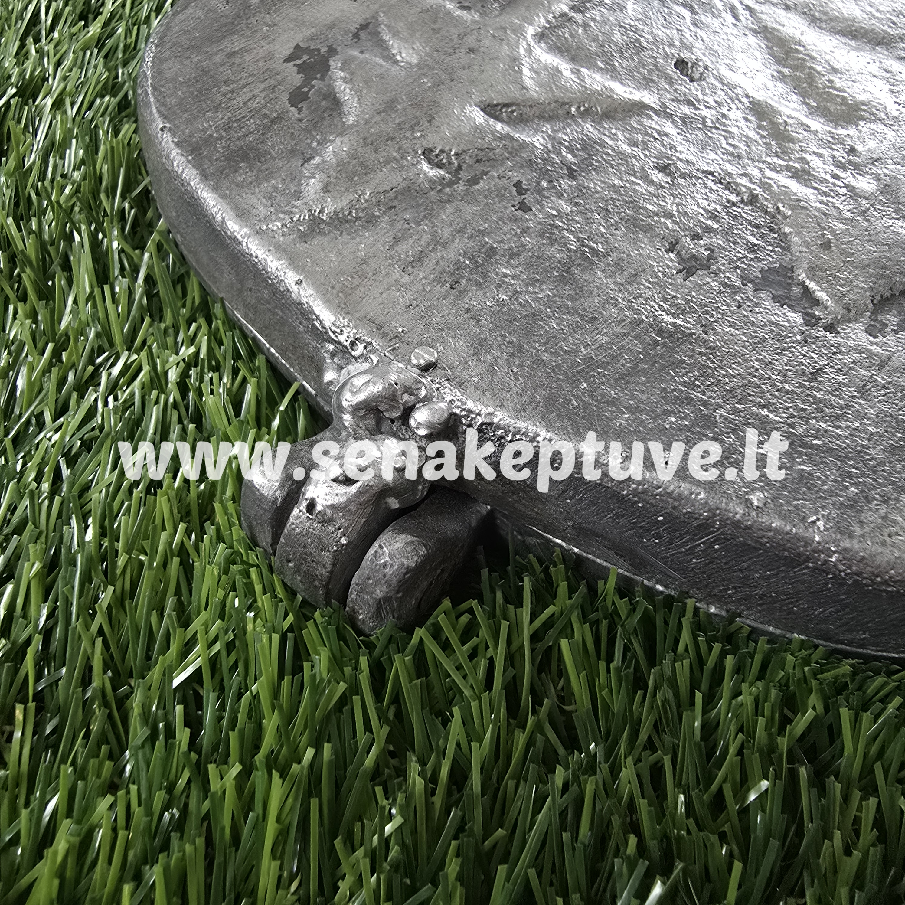 Senovinė asorti (4 voveraitės ir 2 kankorėžiai) keptuvė