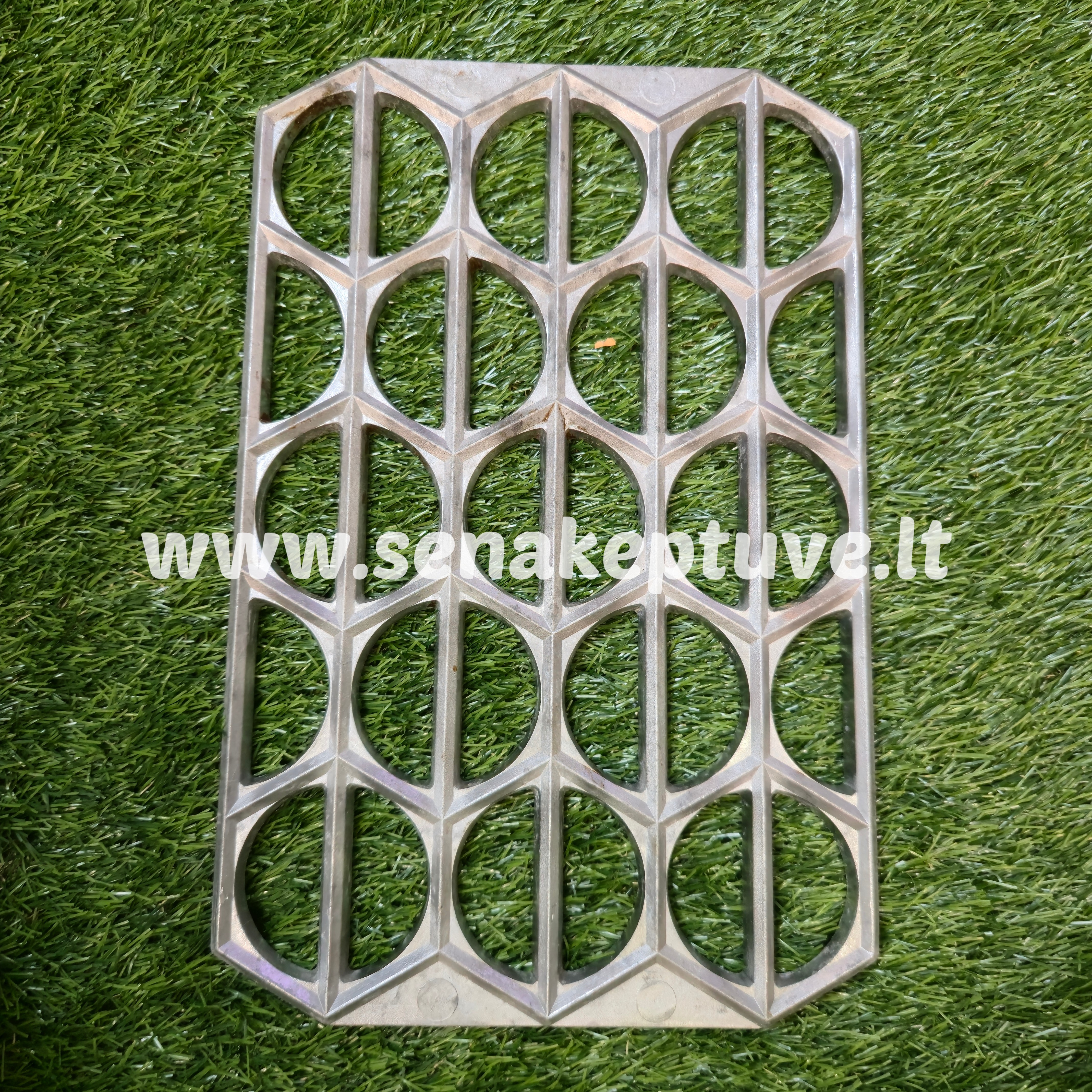 Senovinė koldūnų kepimo forma