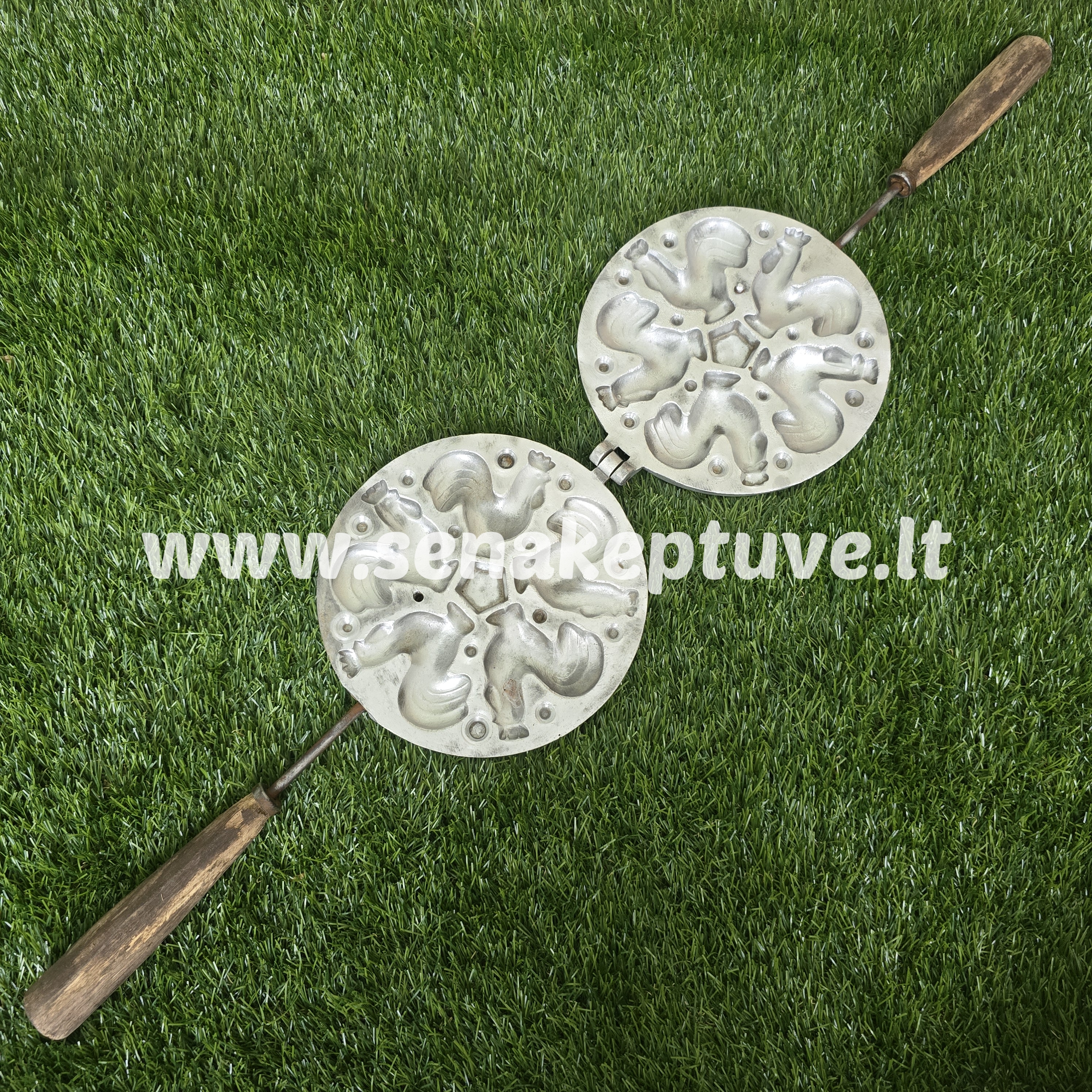 Senovinė gaidelių keptuvė