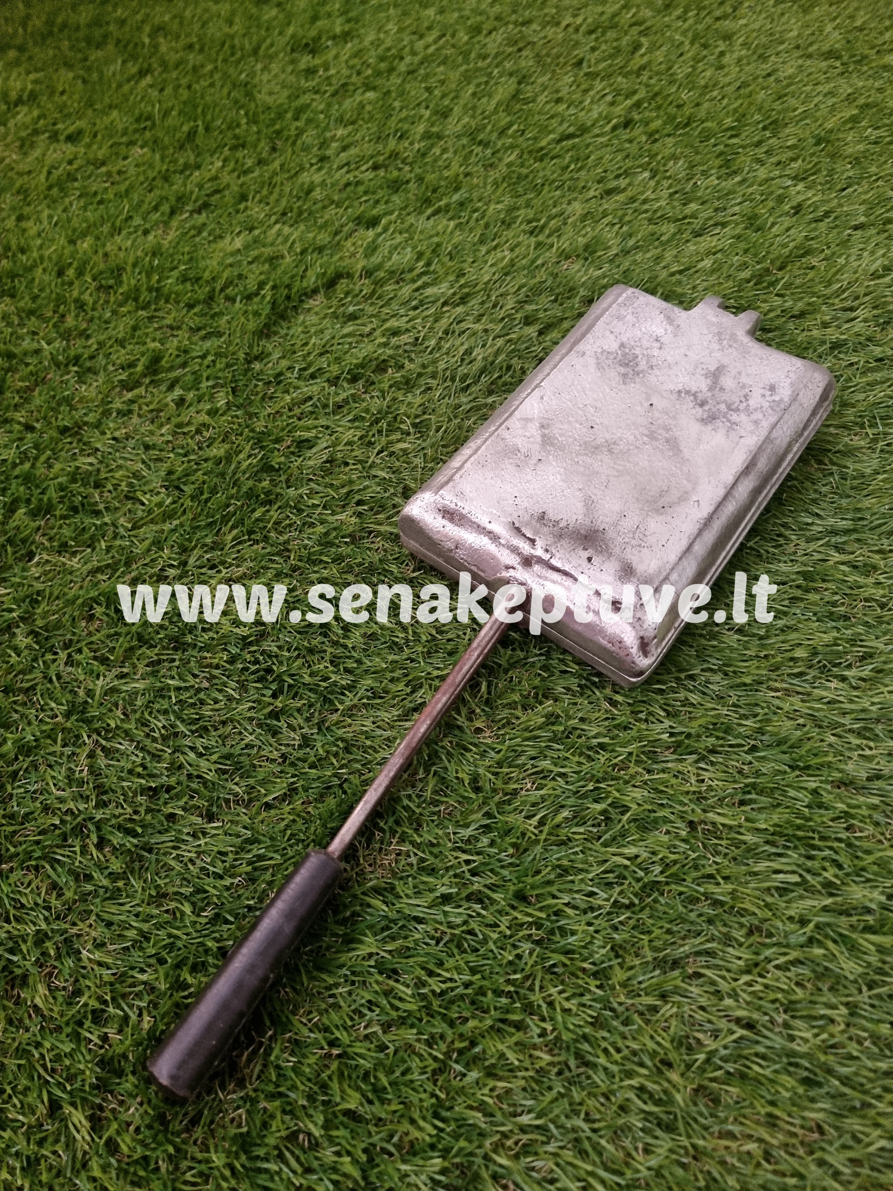 Senovinė asorti (5 grybukai, 2 voveraitės ir 1 paukštelis) keptuvė