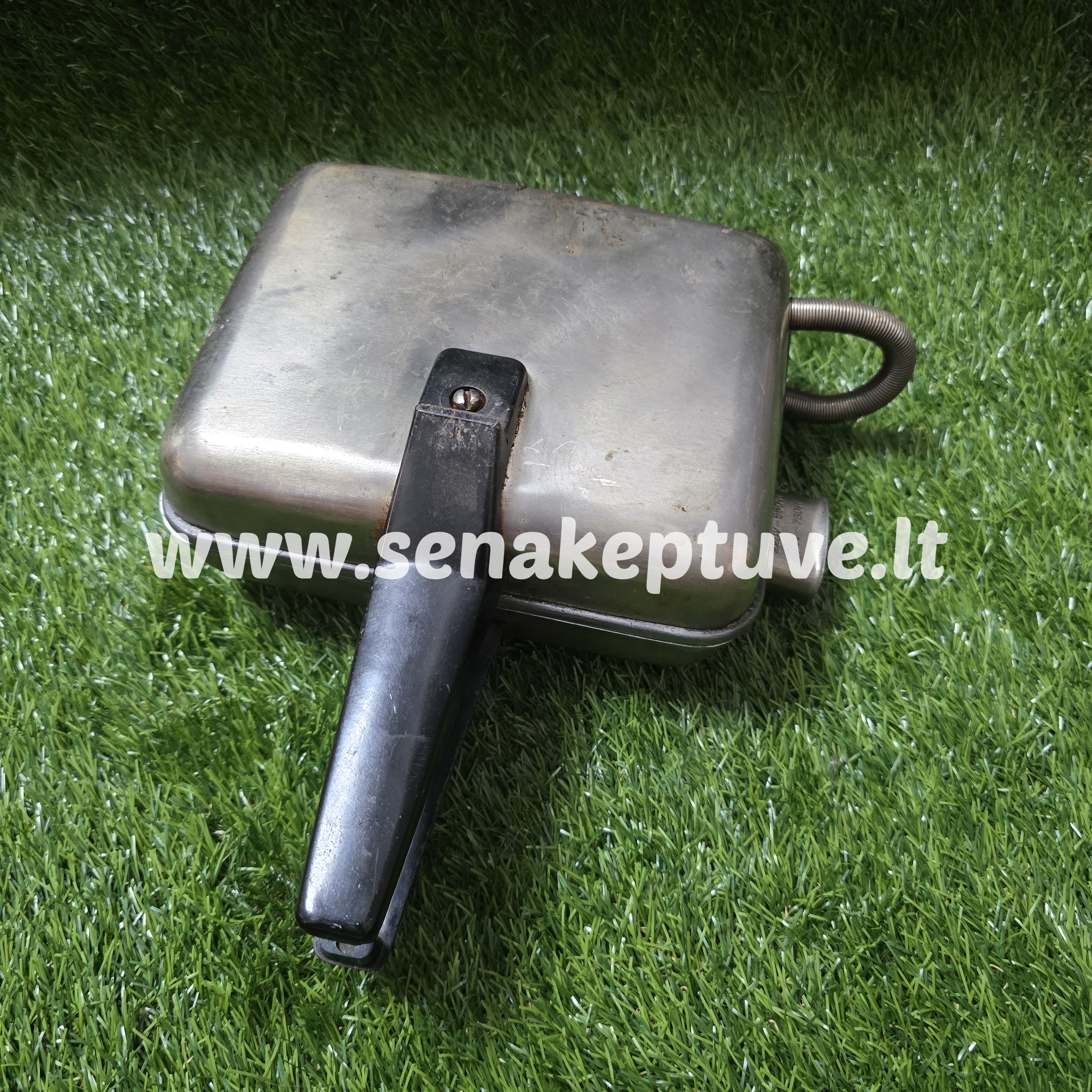 Senovinė elektrinė vaflinė su laidu