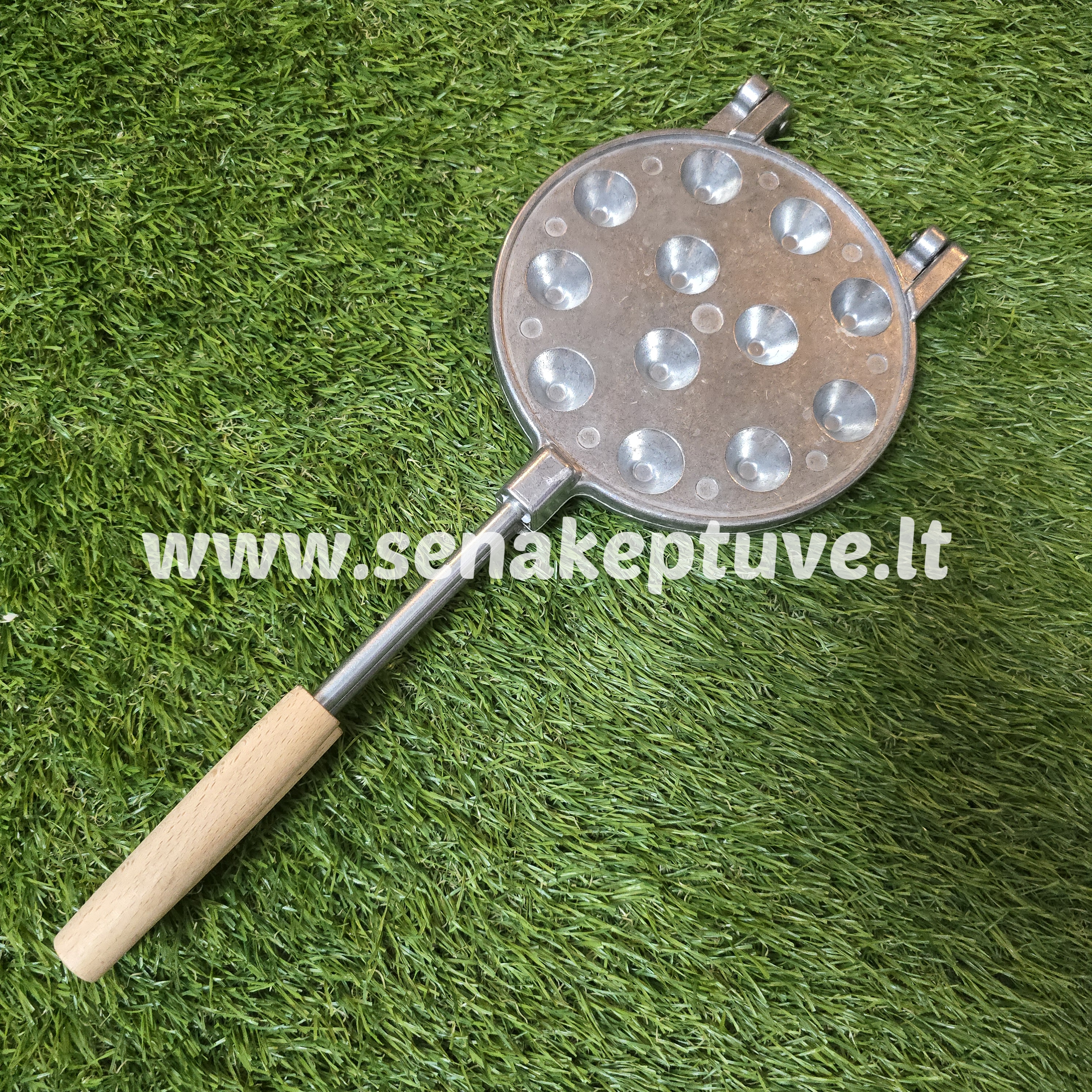 Šiuolaikinė riešutėlių keptuvė