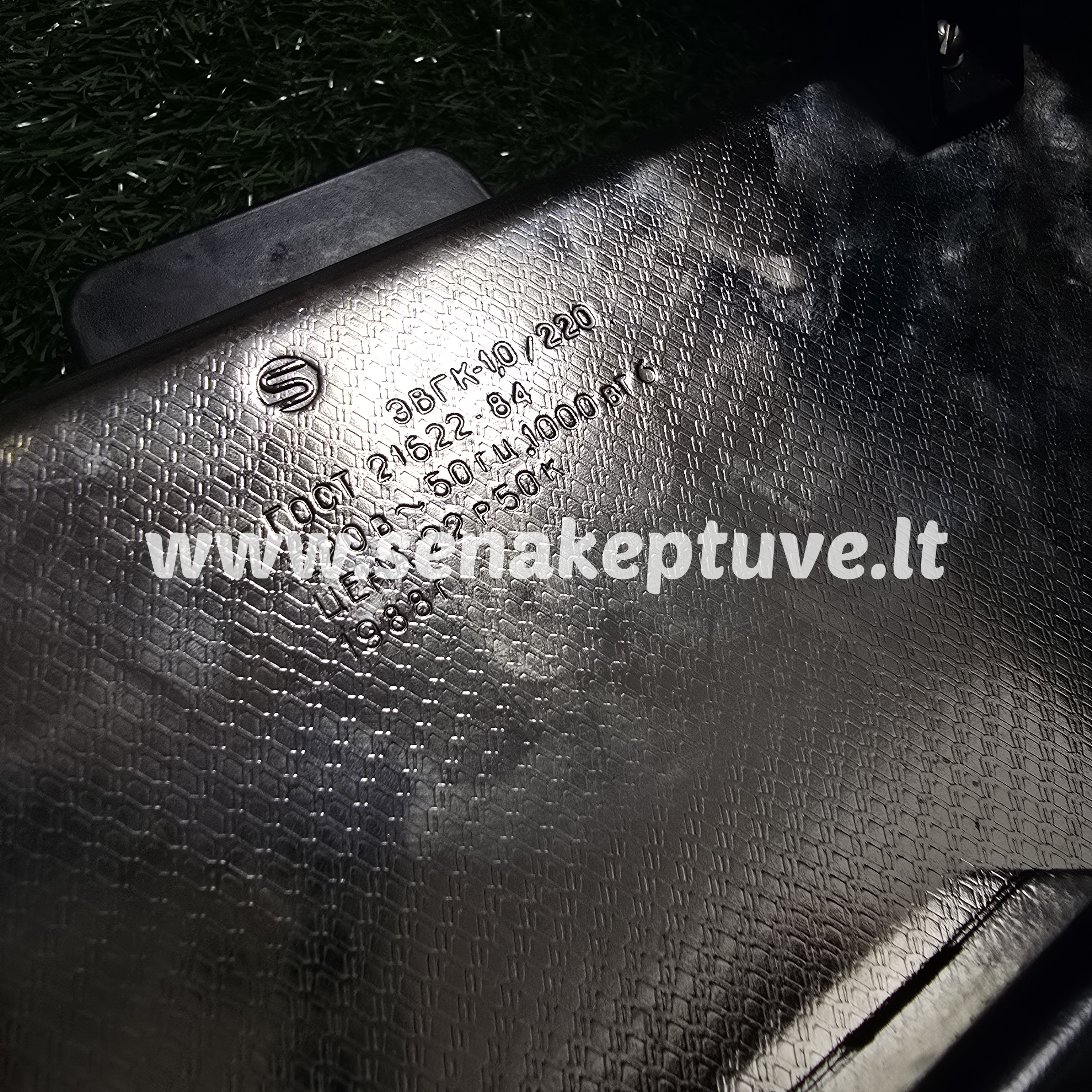 Senovinė elektrinė vaflinė su laidu