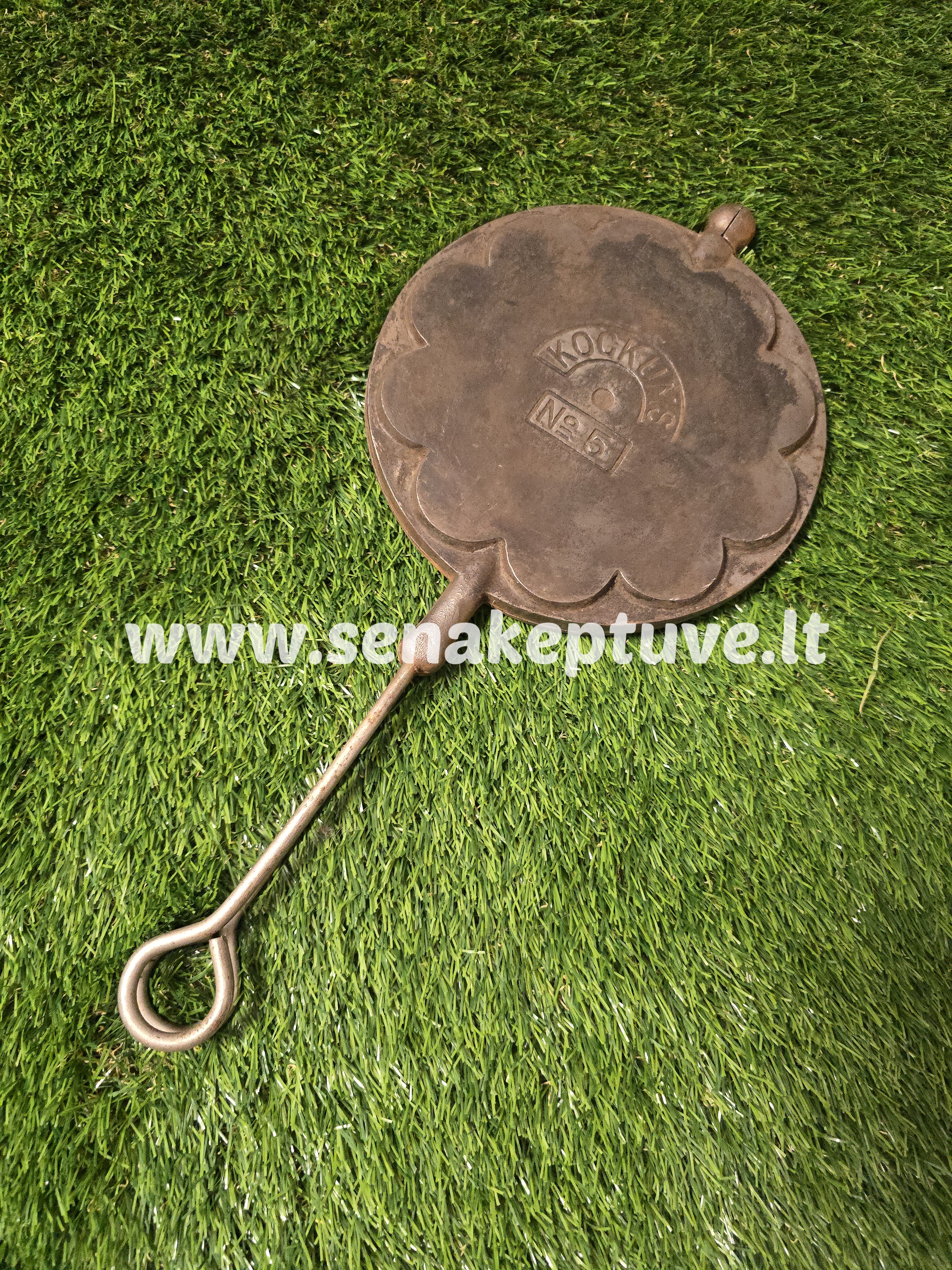 Senovinė ketaus čirvinių blynų keptuvė