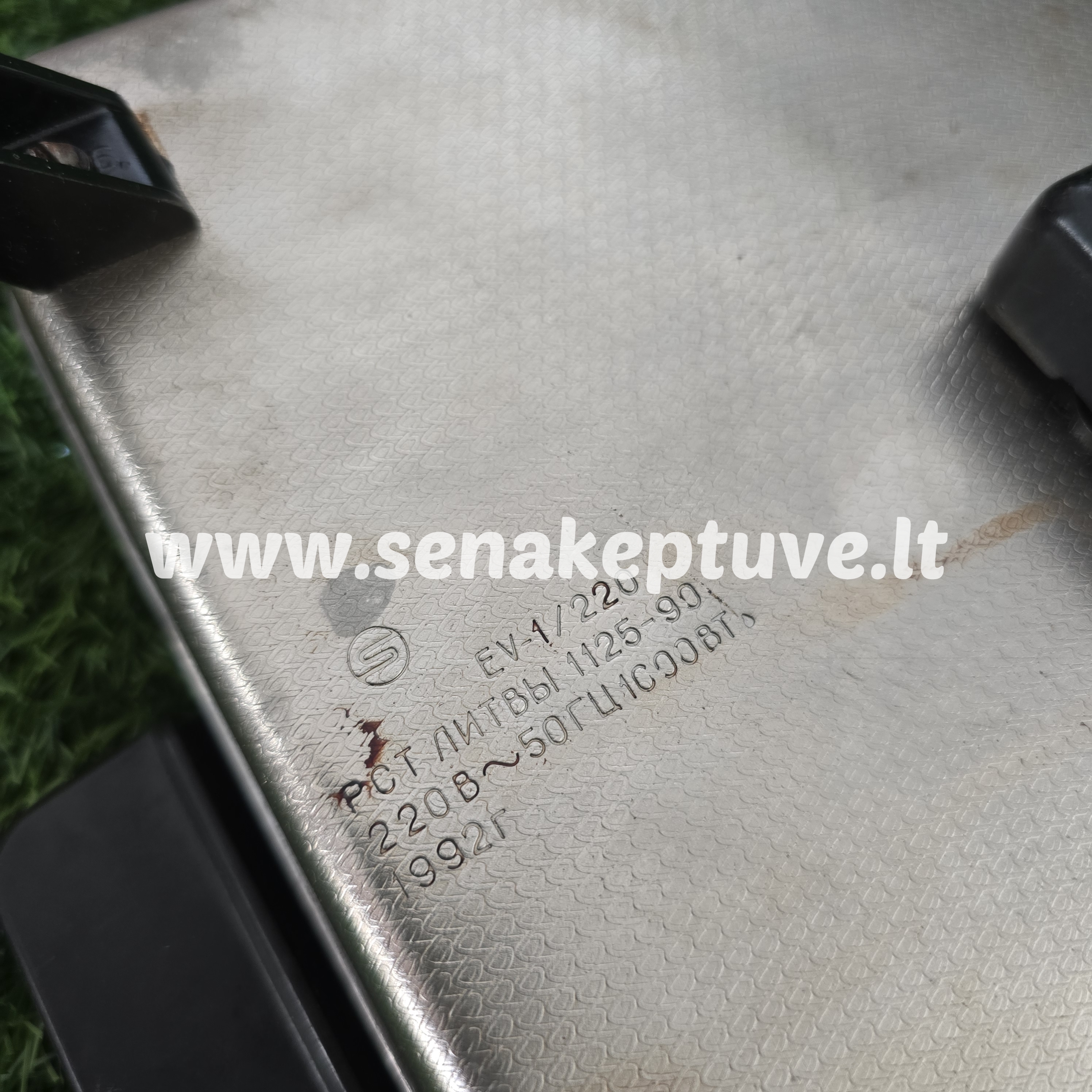 Senovinė elektrinė vaflinė su laidu