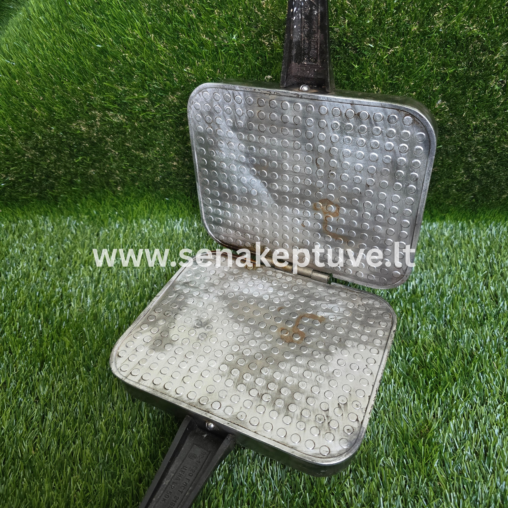 Senovinė elektrinė vaflinė su laidu