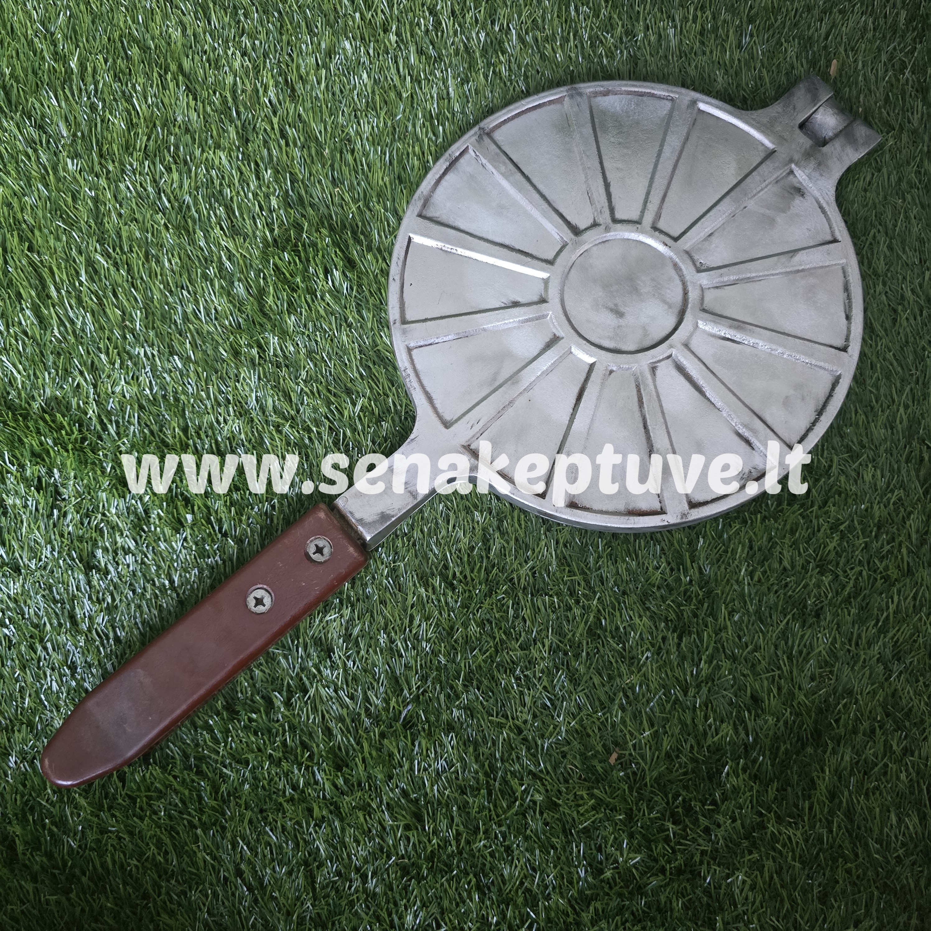 Senovinė vaflių keptuvė