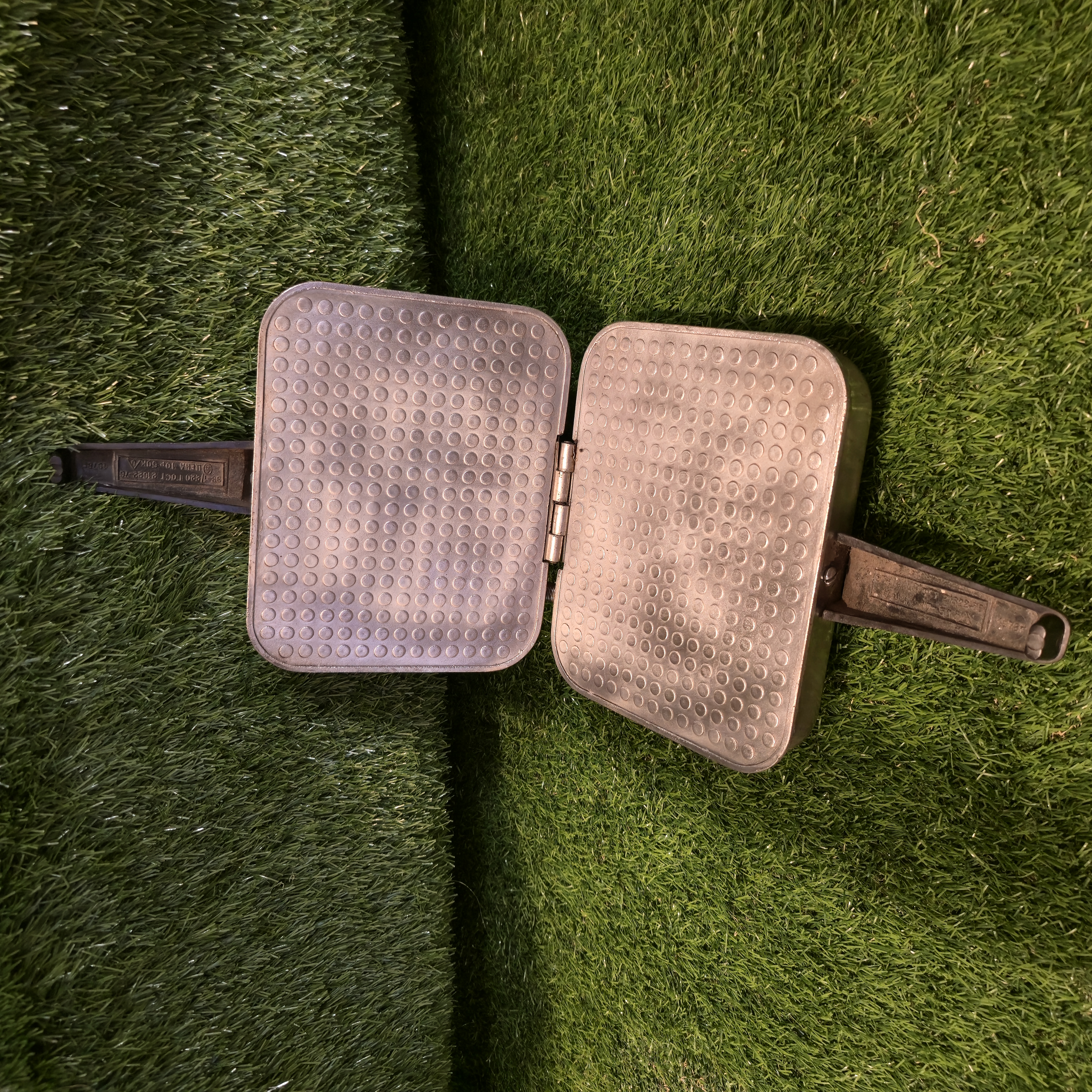 Senovinė elektrinė vaflinė su laidu