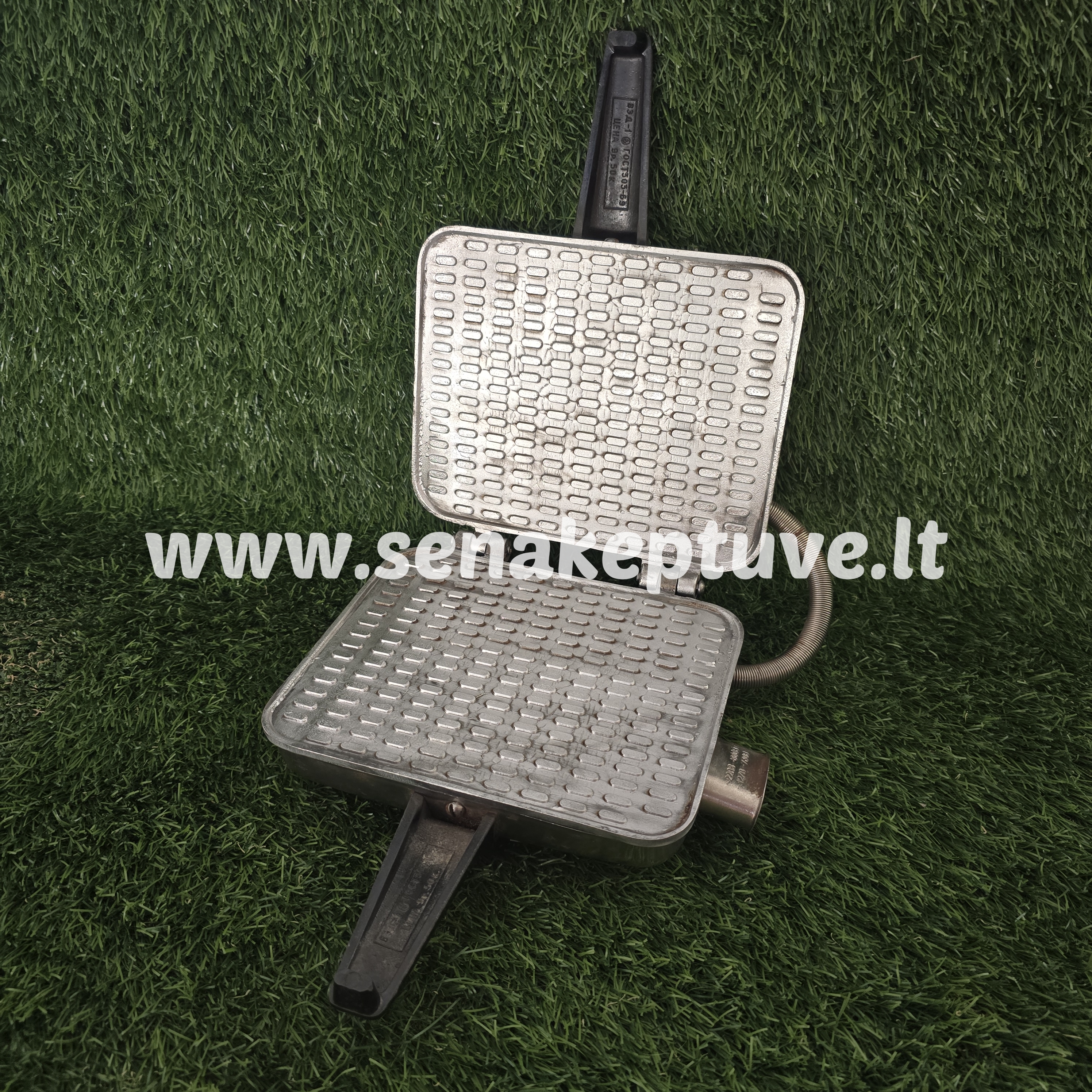 Senovinė elektrinė vaflinė su laidu