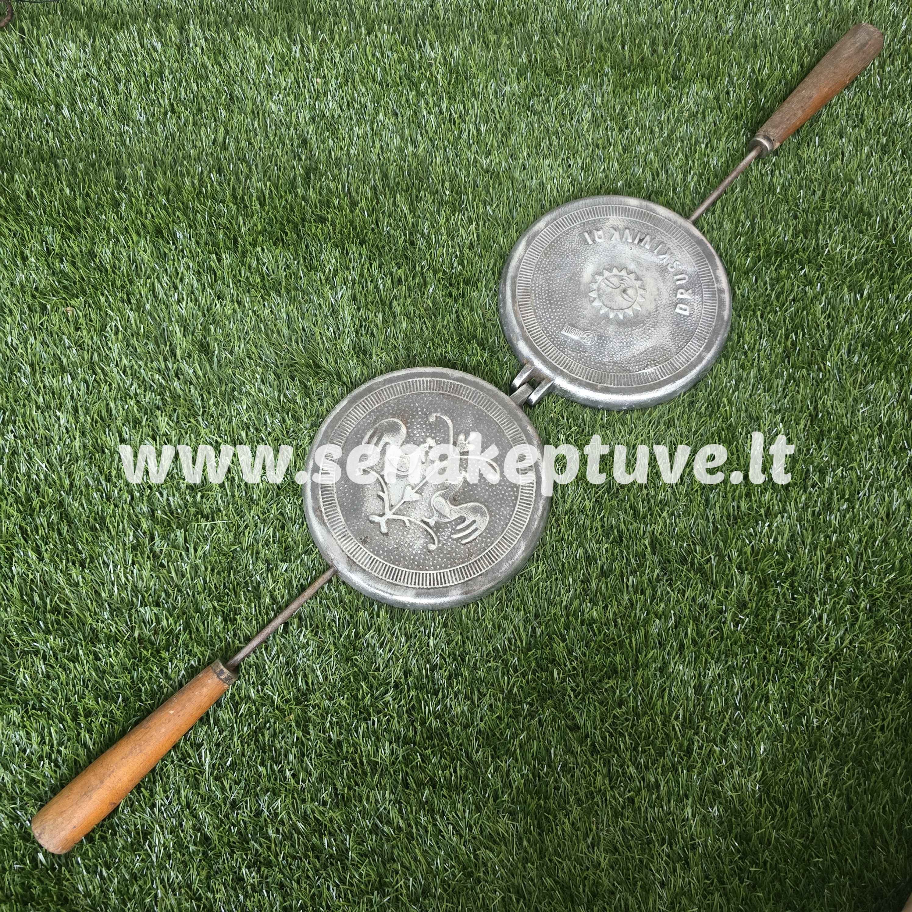 Senovinė gaidelių keptuvė