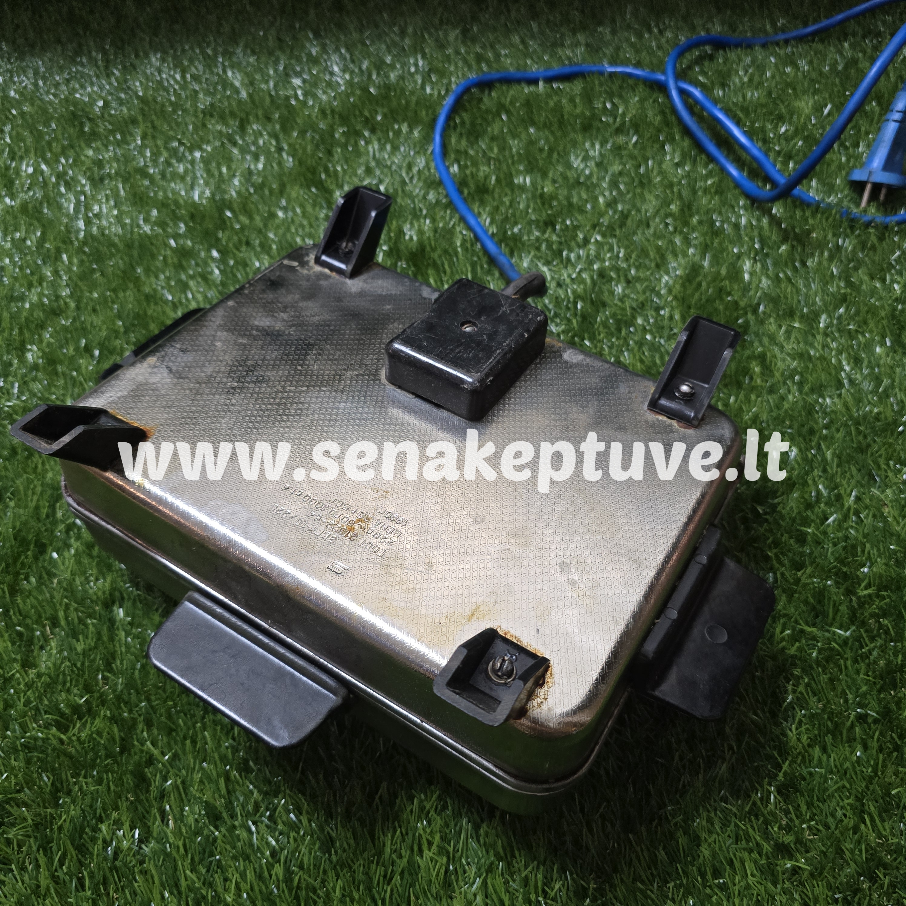 Senovinė elektrinė vaflinė su laidu