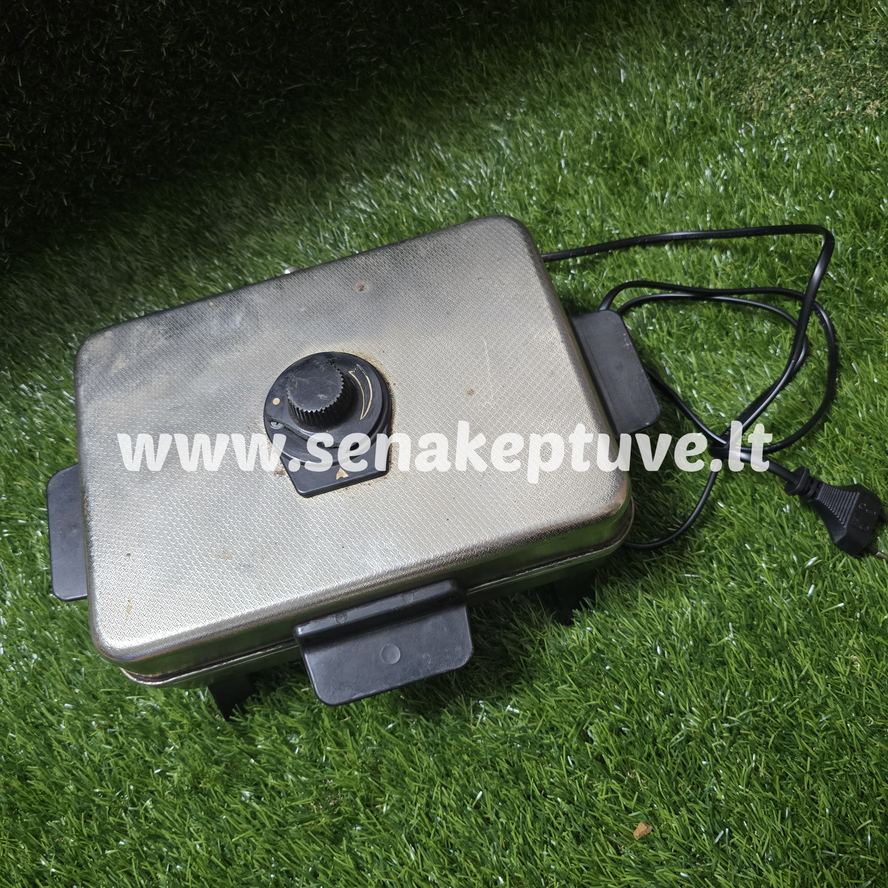 Senovinė elektrinė vaflinė su laidu