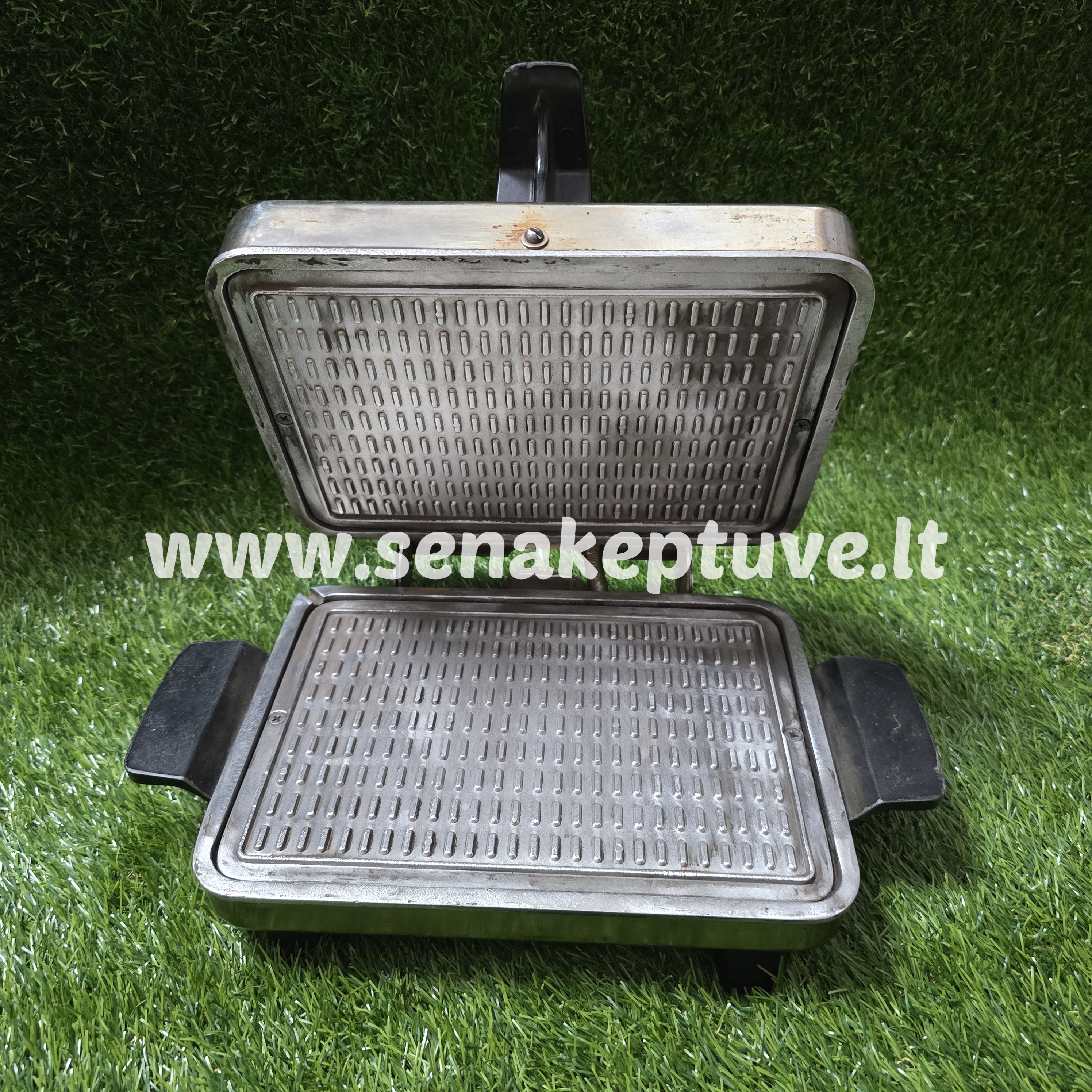 Senovinė elektrinė vaflinė su laidu